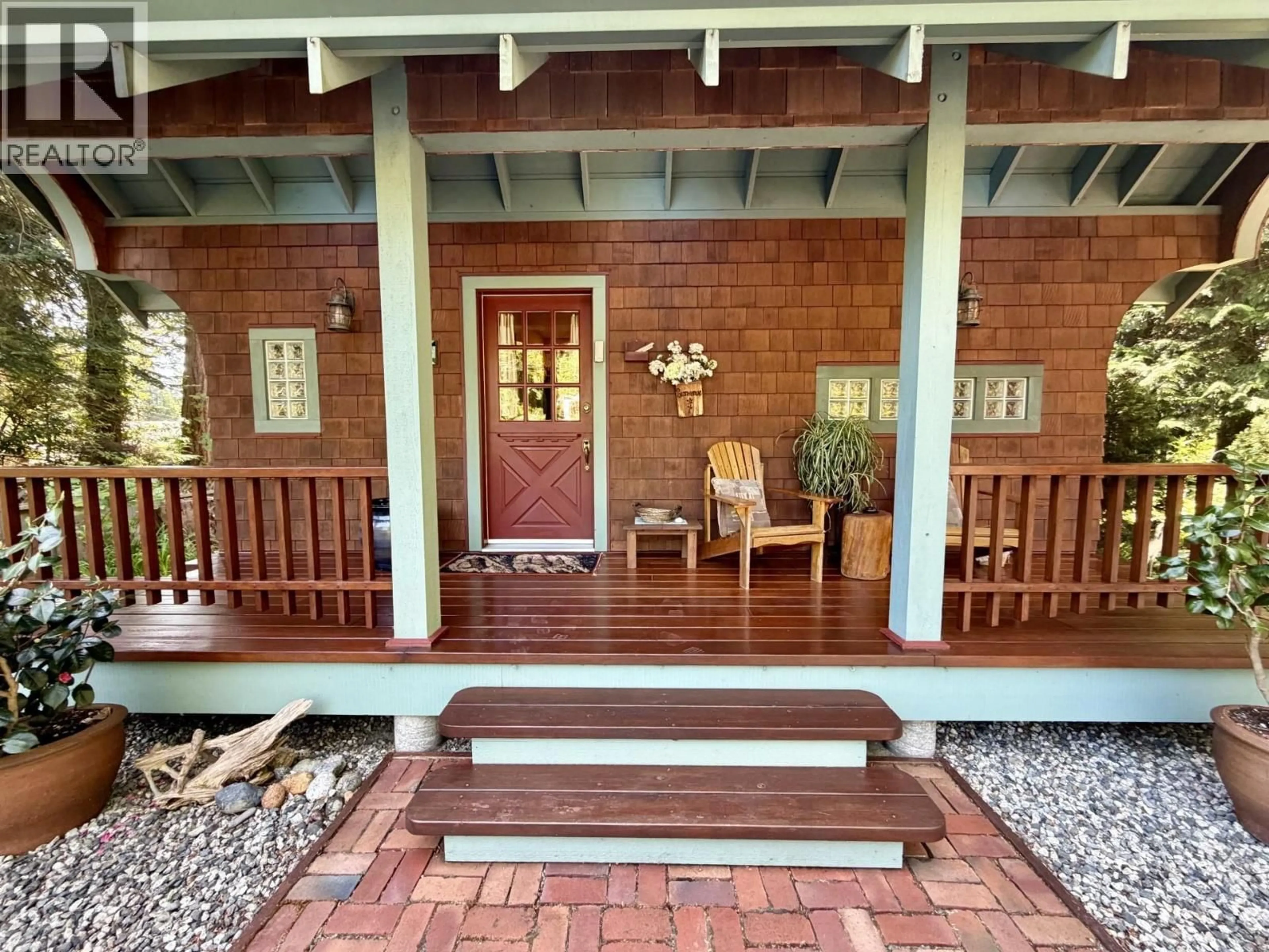 Indoor entryway for 3205 BEACH AVENUE, Roberts Creek British Columbia V0N2W0