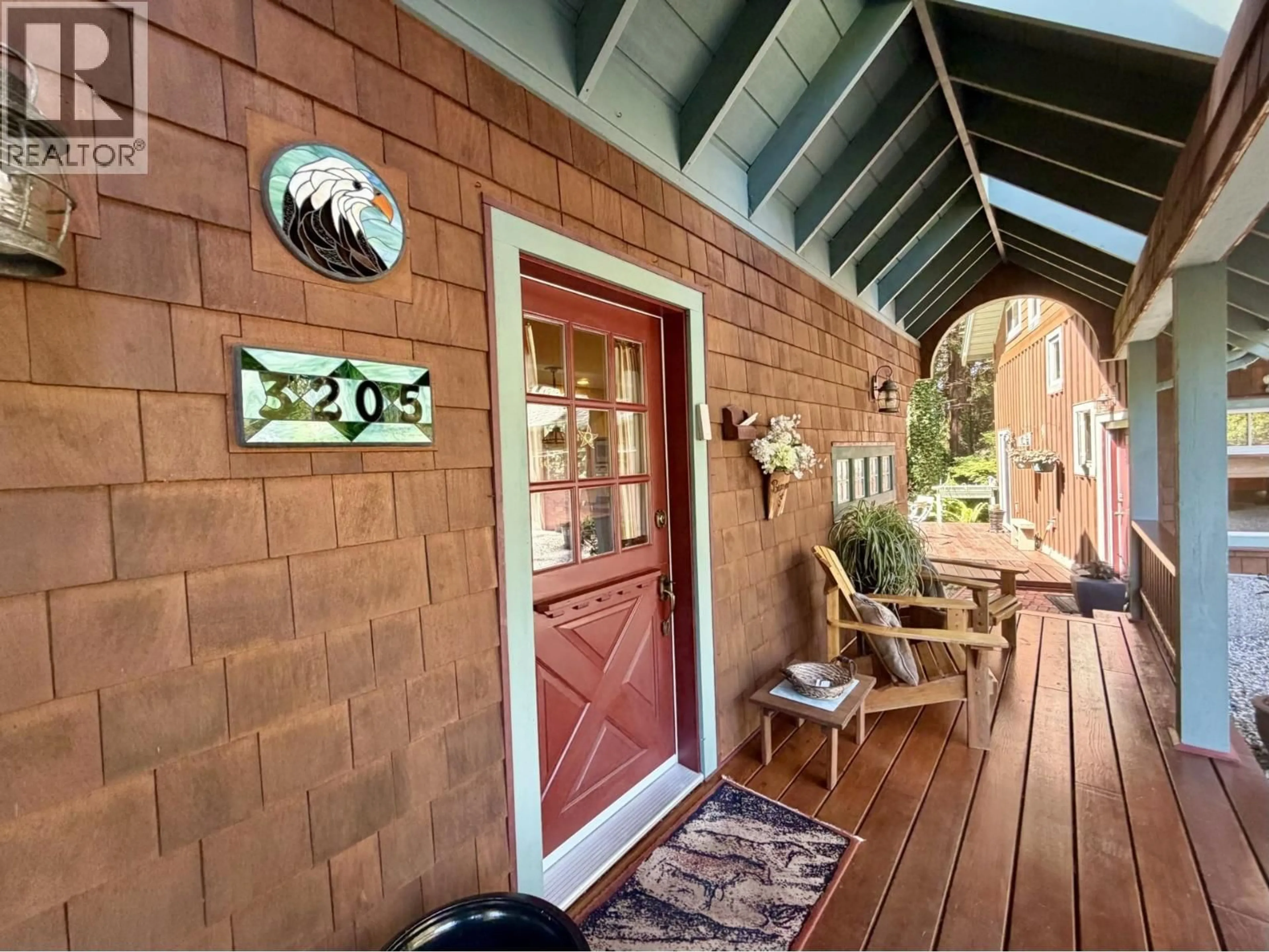 Indoor entryway for 3205 BEACH AVENUE, Roberts Creek British Columbia V0N2W0