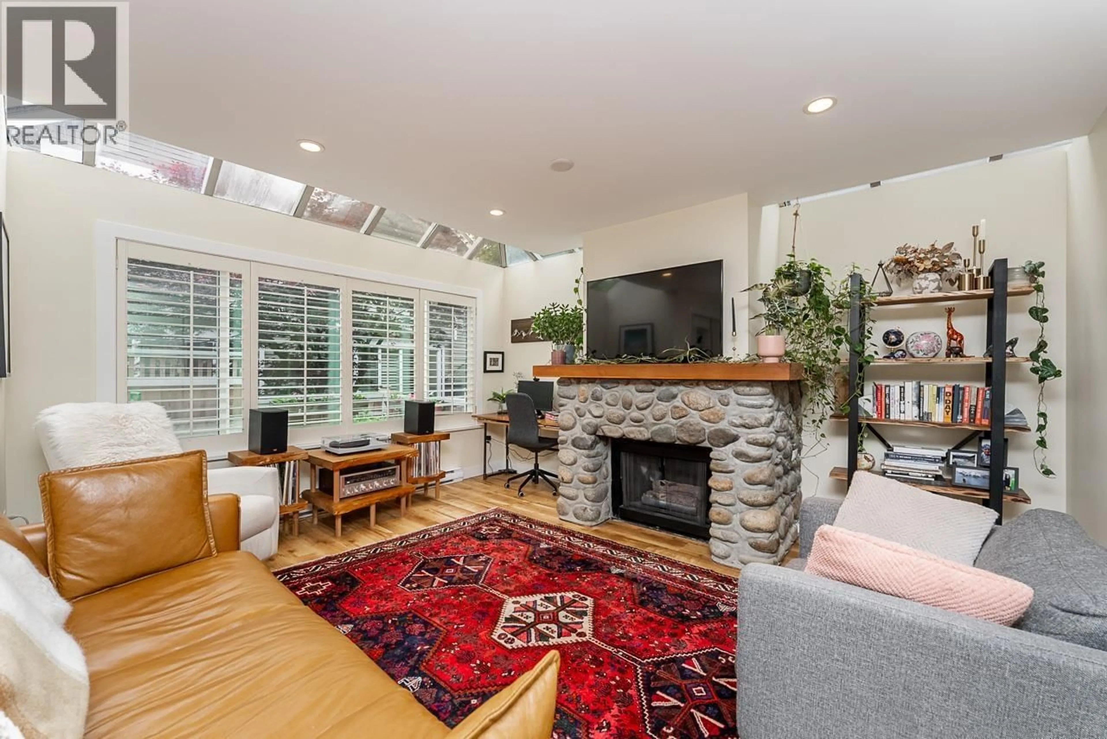 Living room with furniture, unknown for 5 - 219 8TH STREET, North Vancouver British Columbia V7L1Y9