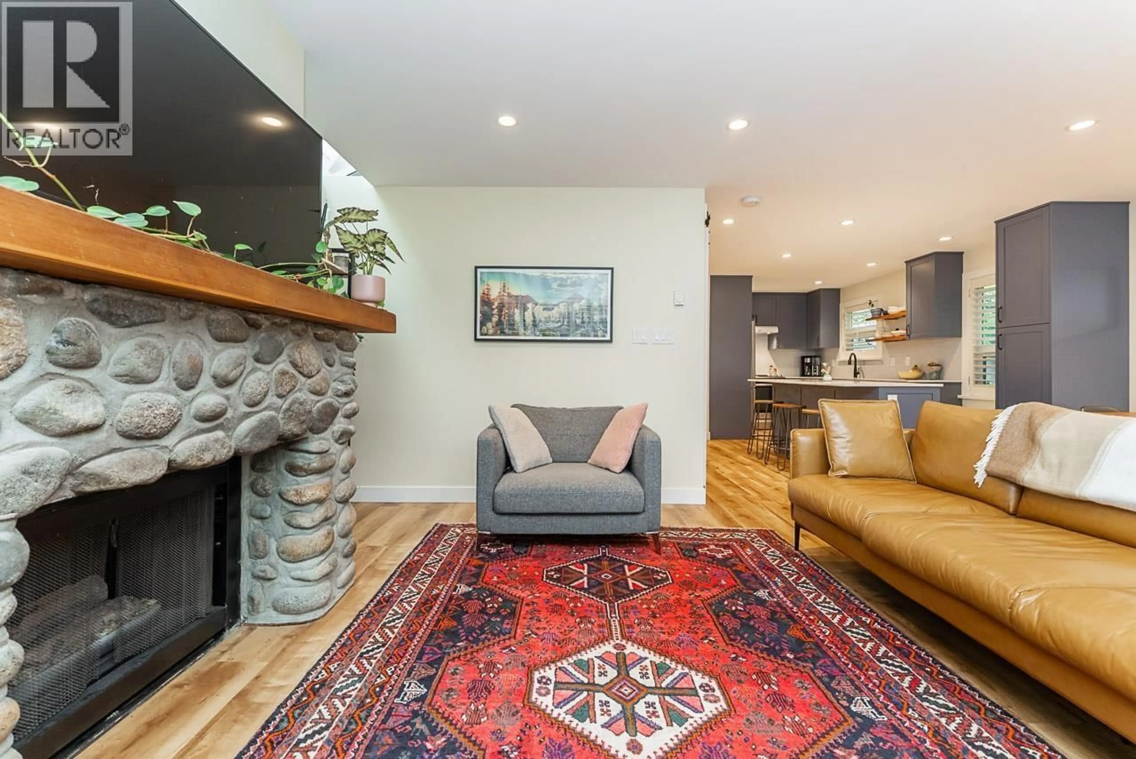 Living room with furniture, unknown for 5 - 219 8TH STREET, North Vancouver British Columbia V7L1Y9