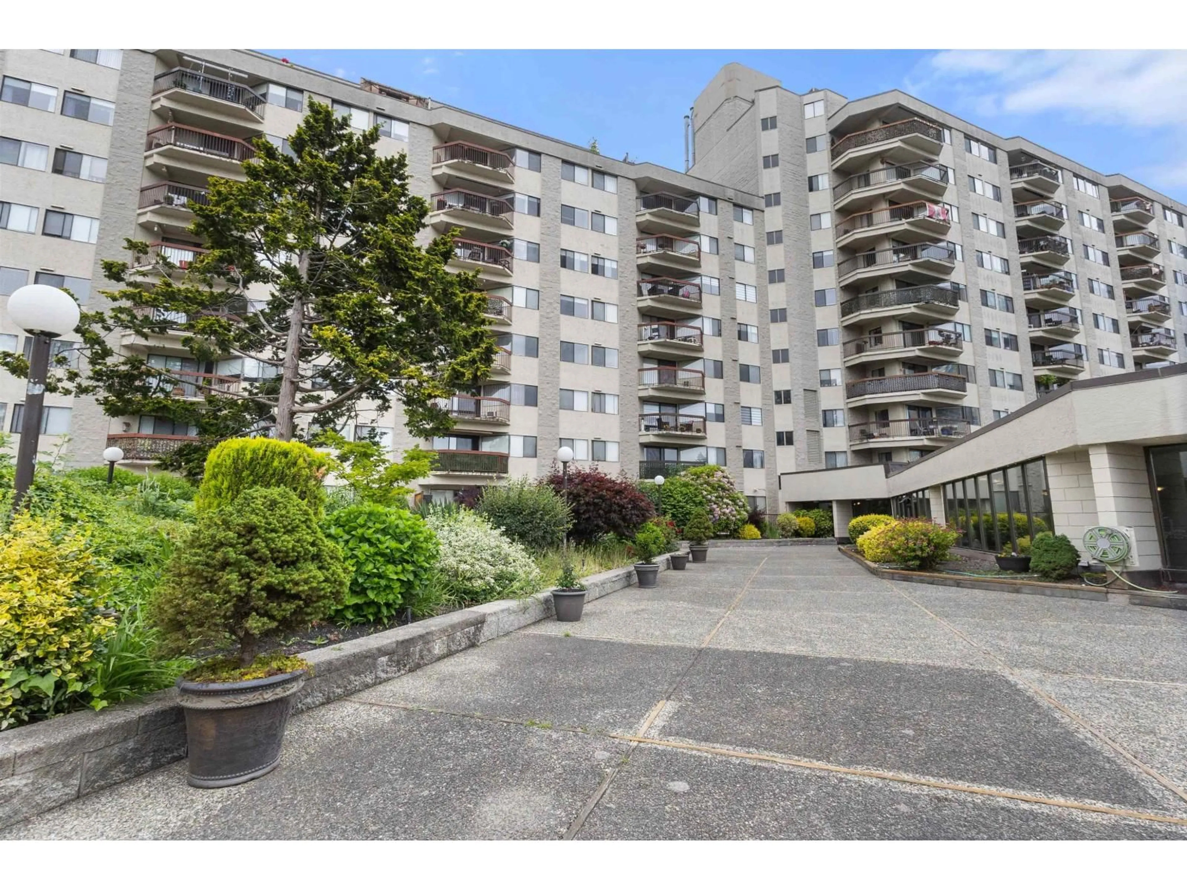 A pic from outside/outdoor area/front of a property/back of a property/a pic from drone, street for 121 - 31955 OLD YALE ROAD, Abbotsford British Columbia V2T4N1