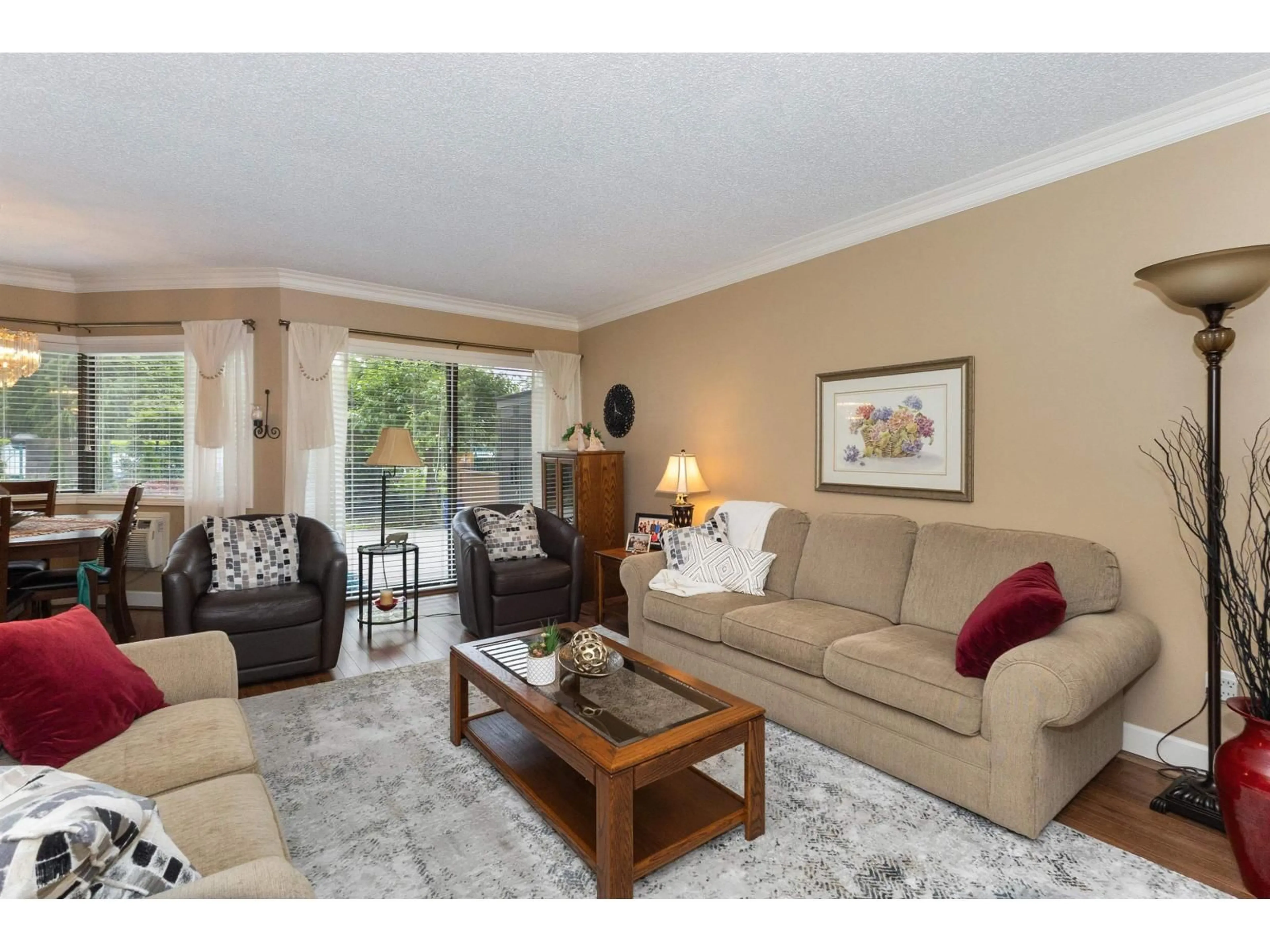 Living room with furniture, wood/laminate floor for 121 - 31955 OLD YALE ROAD, Abbotsford British Columbia V2T4N1