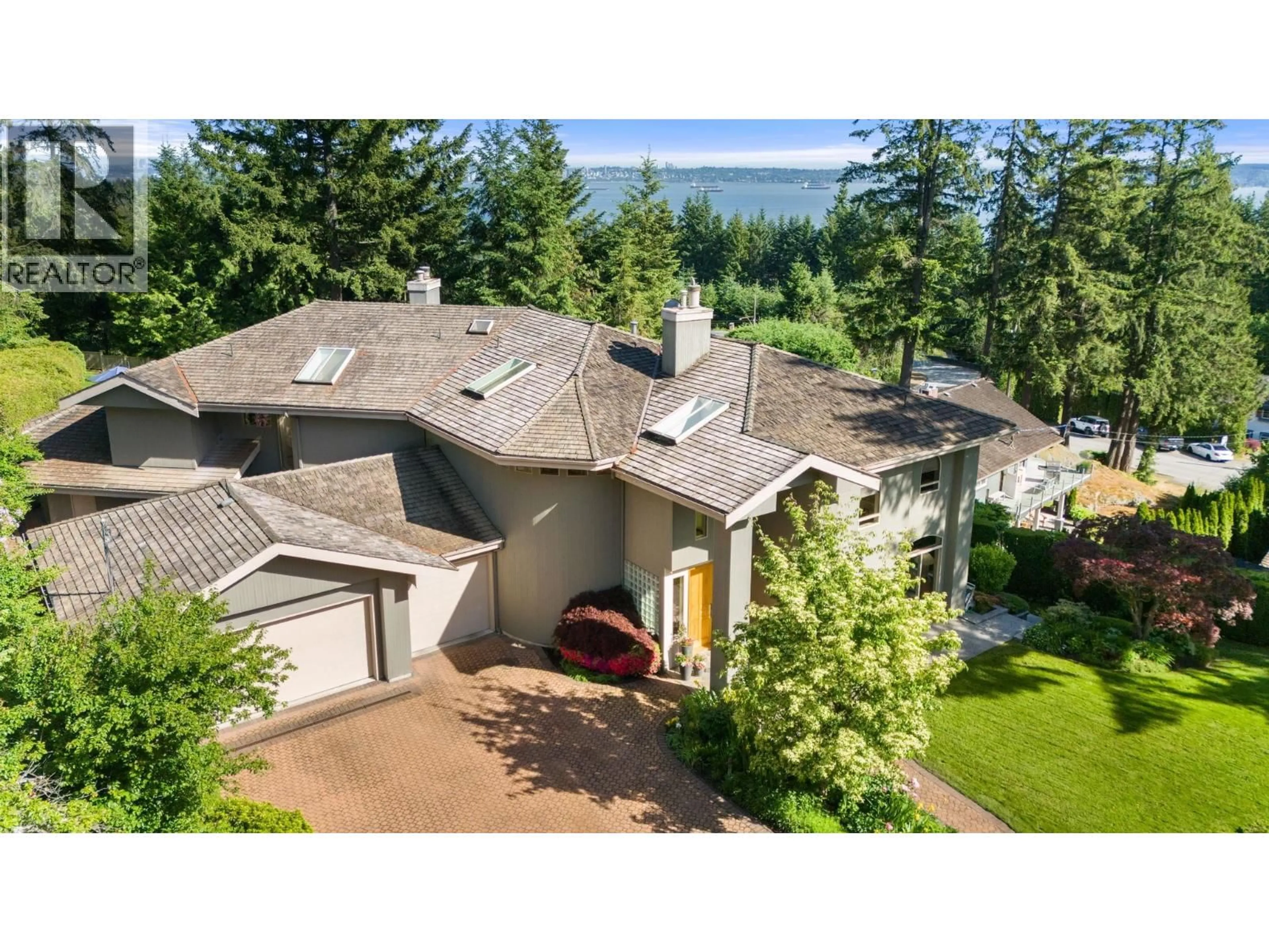 A pic from outside/outdoor area/front of a property/back of a property/a pic from drone, water/lake/river/ocean view for 4406 WOODPARK ROAD, West Vancouver British Columbia V7S2W4