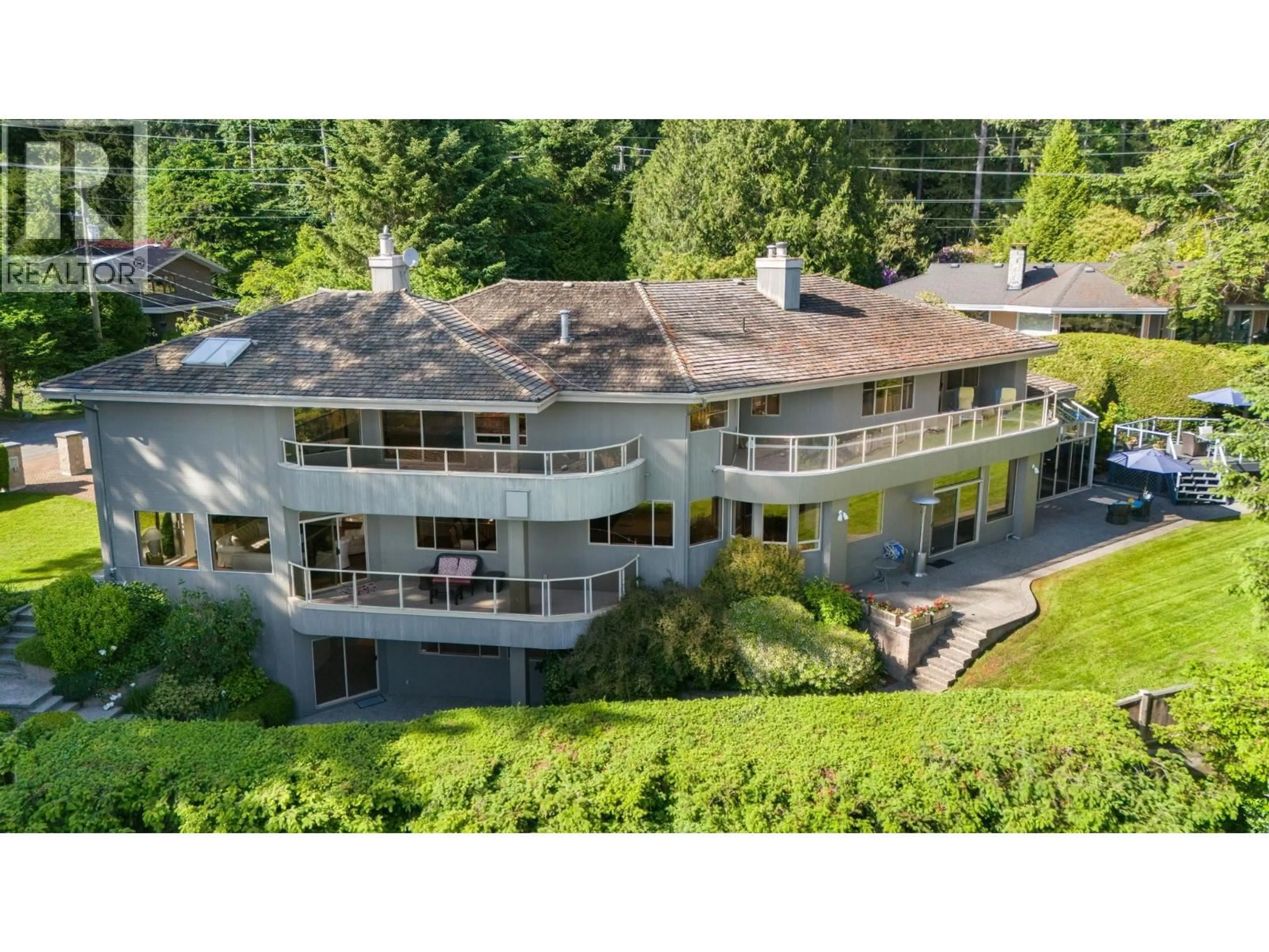 A pic from outside/outdoor area/front of a property/back of a property/a pic from drone, unknown for 4406 WOODPARK ROAD, West Vancouver British Columbia V7S2W4
