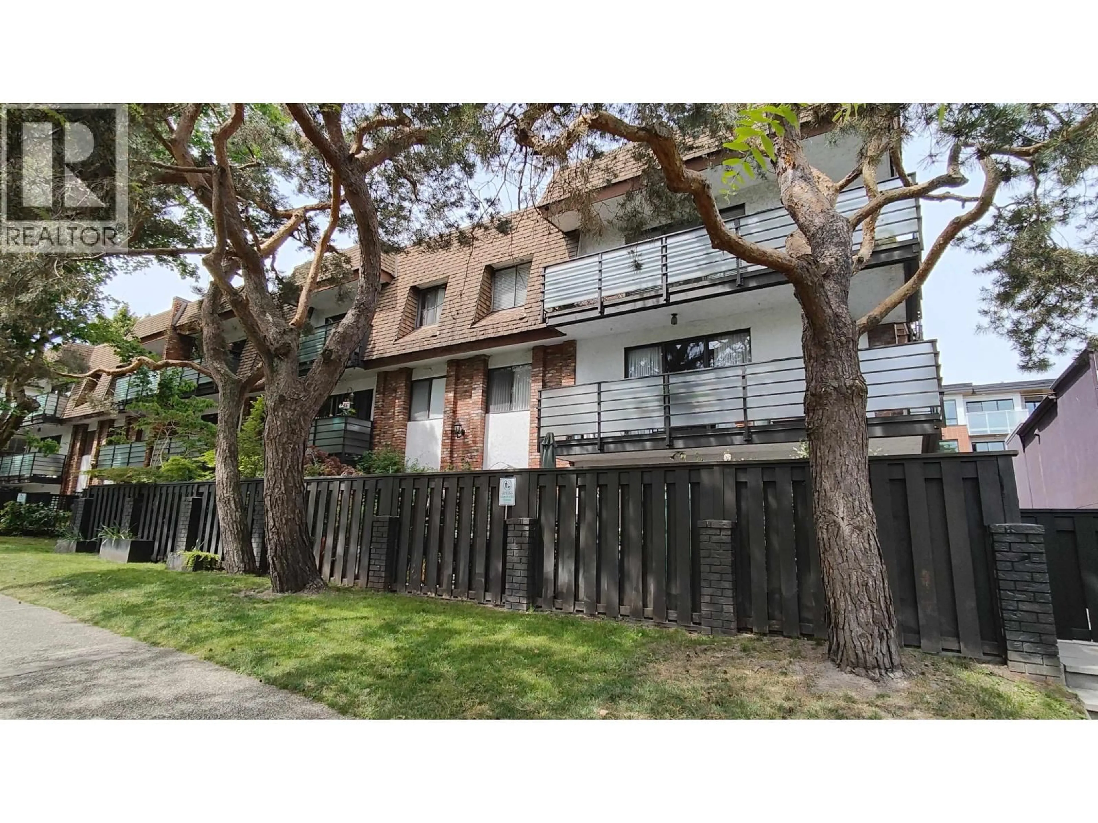 A pic from outside/outdoor area/front of a property/back of a property/a pic from drone, street for 202 - 1933 5TH AVENUE, Vancouver British Columbia V6J1P6