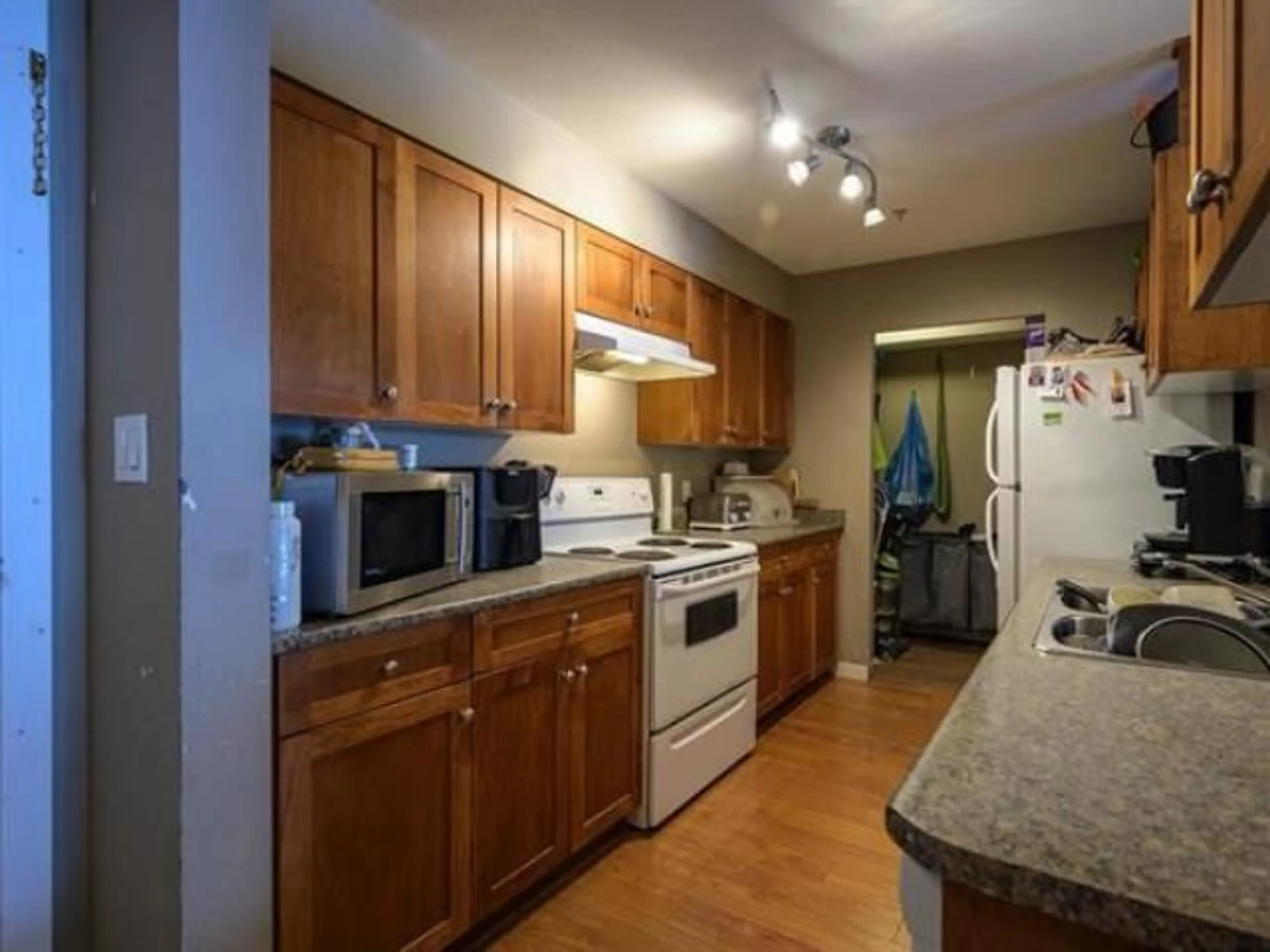 Standard kitchen, unknown for 312 - 33960 OLD YALE ROAD, Abbotsford British Columbia V2S2J9