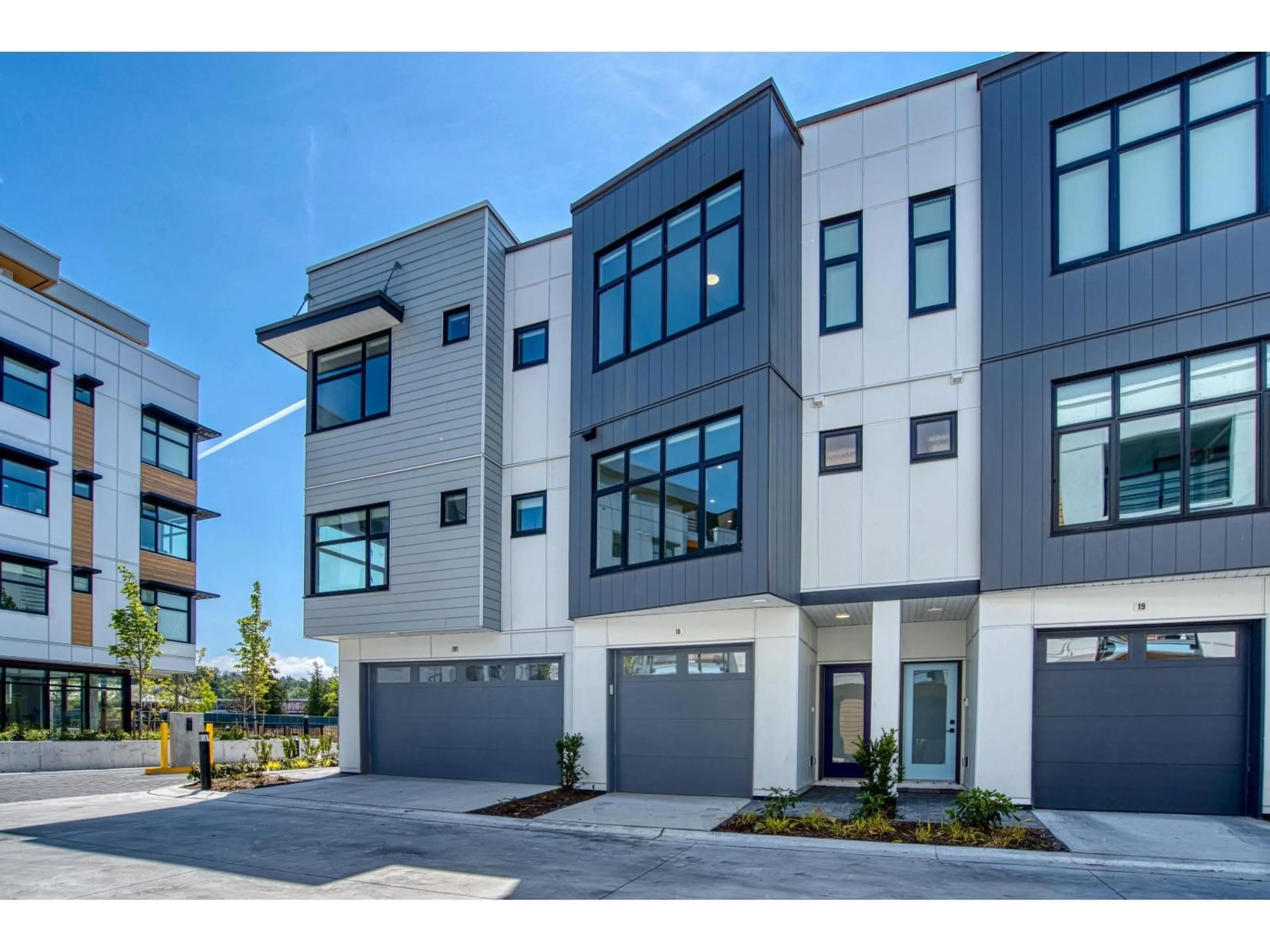 Unknown for 18 - 177 175A STREET, Surrey British Columbia V3Z1L1