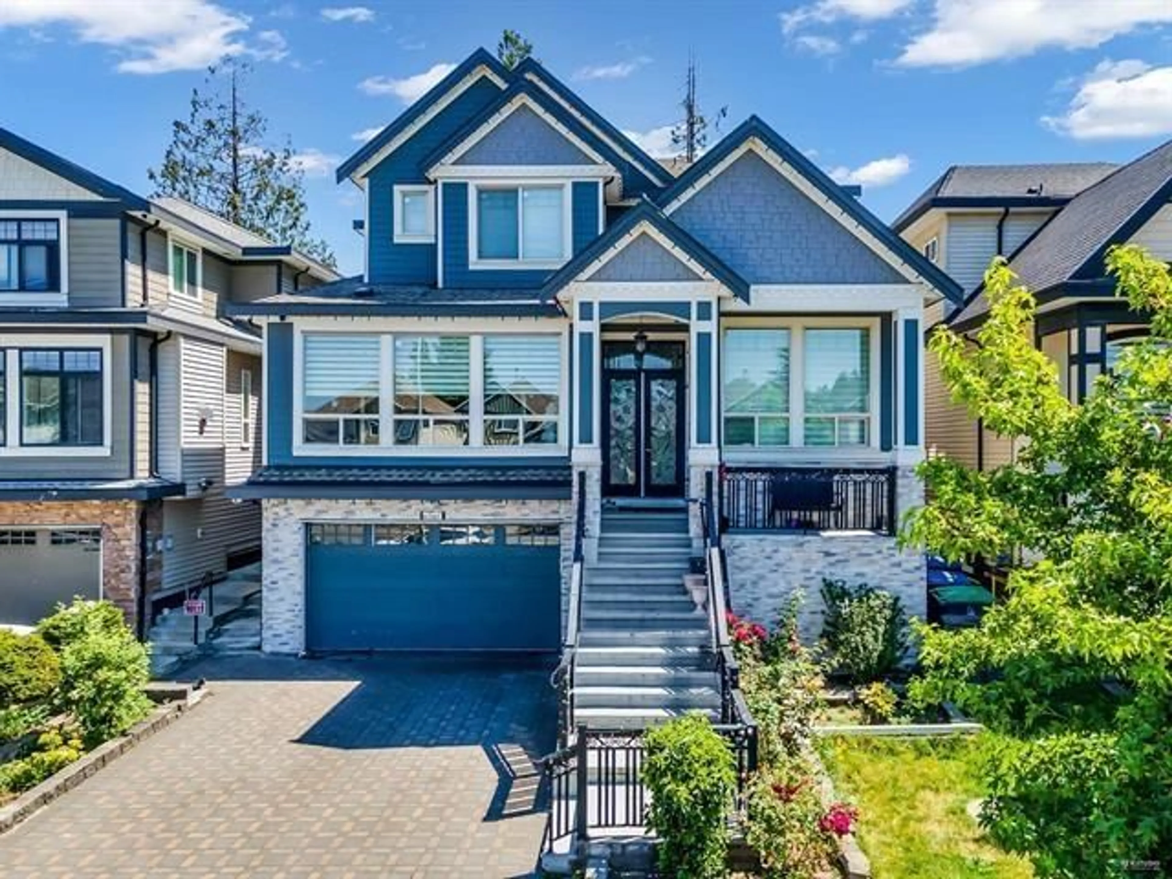 Home with vinyl exterior material, street for 6560 124 STREET, Surrey British Columbia V3W1P7