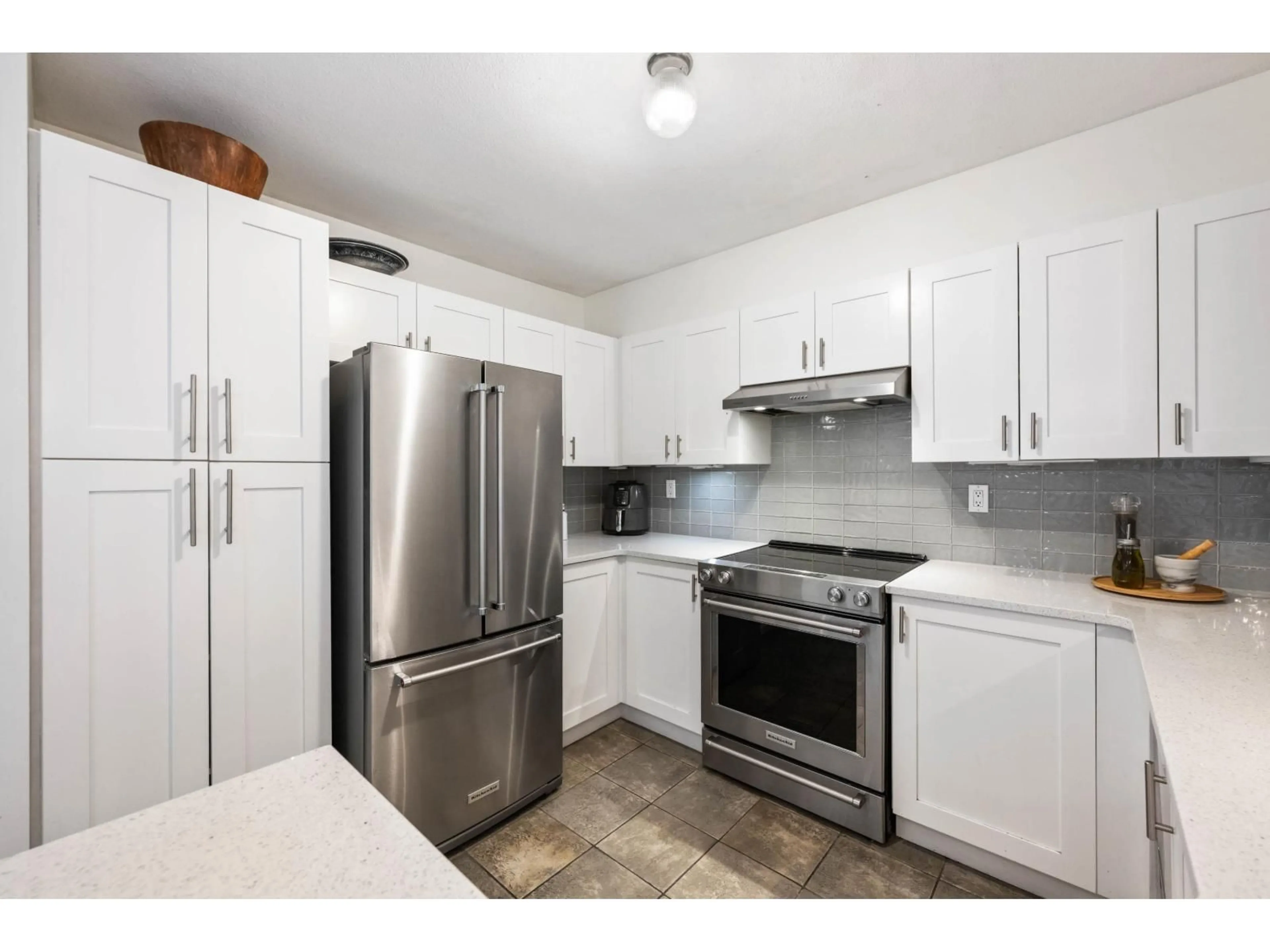 Standard kitchen, unknown for 311 - 15621 MARINE DRIVE, White Rock British Columbia V4B1E1