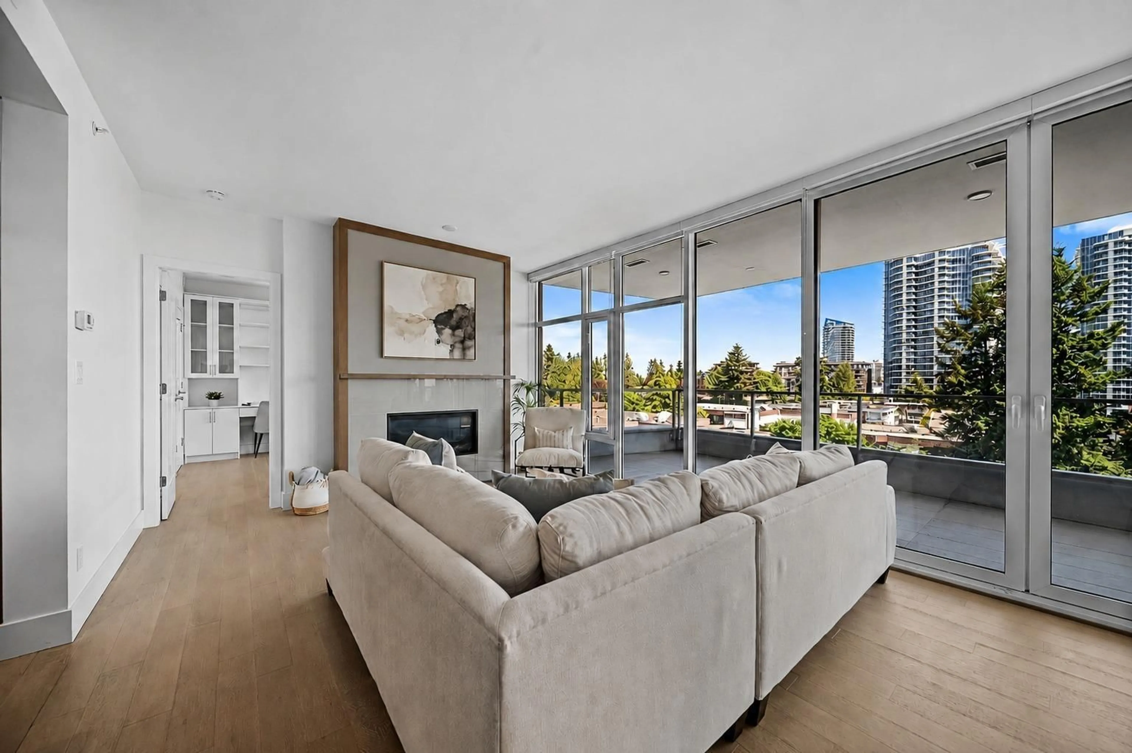 Living room with furniture, unknown for 603 - 1501 VIDAL STREET, White Rock British Columbia V4B0B5