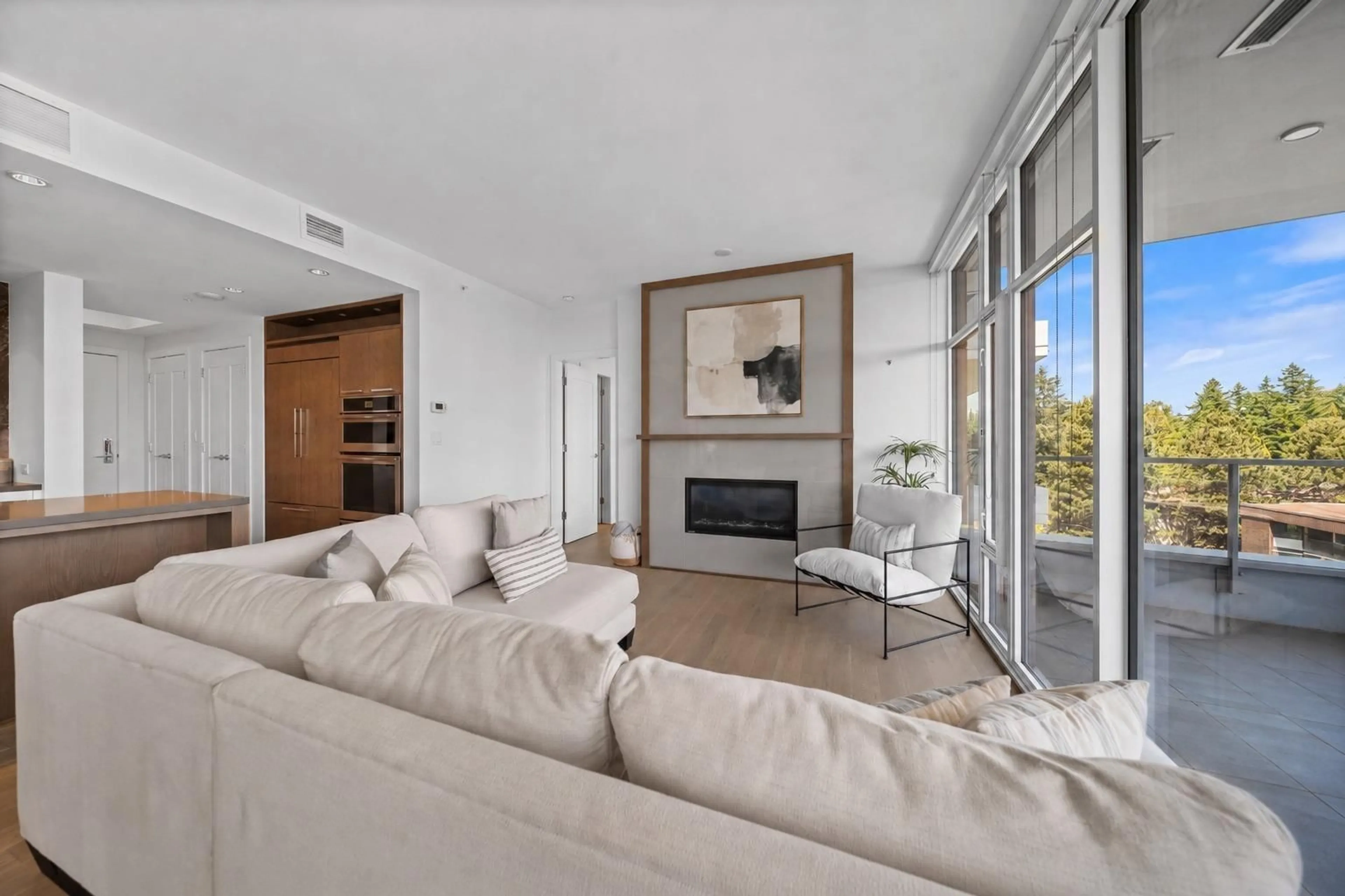 Living room with furniture, unknown for 603 - 1501 VIDAL STREET, White Rock British Columbia V4B0B5