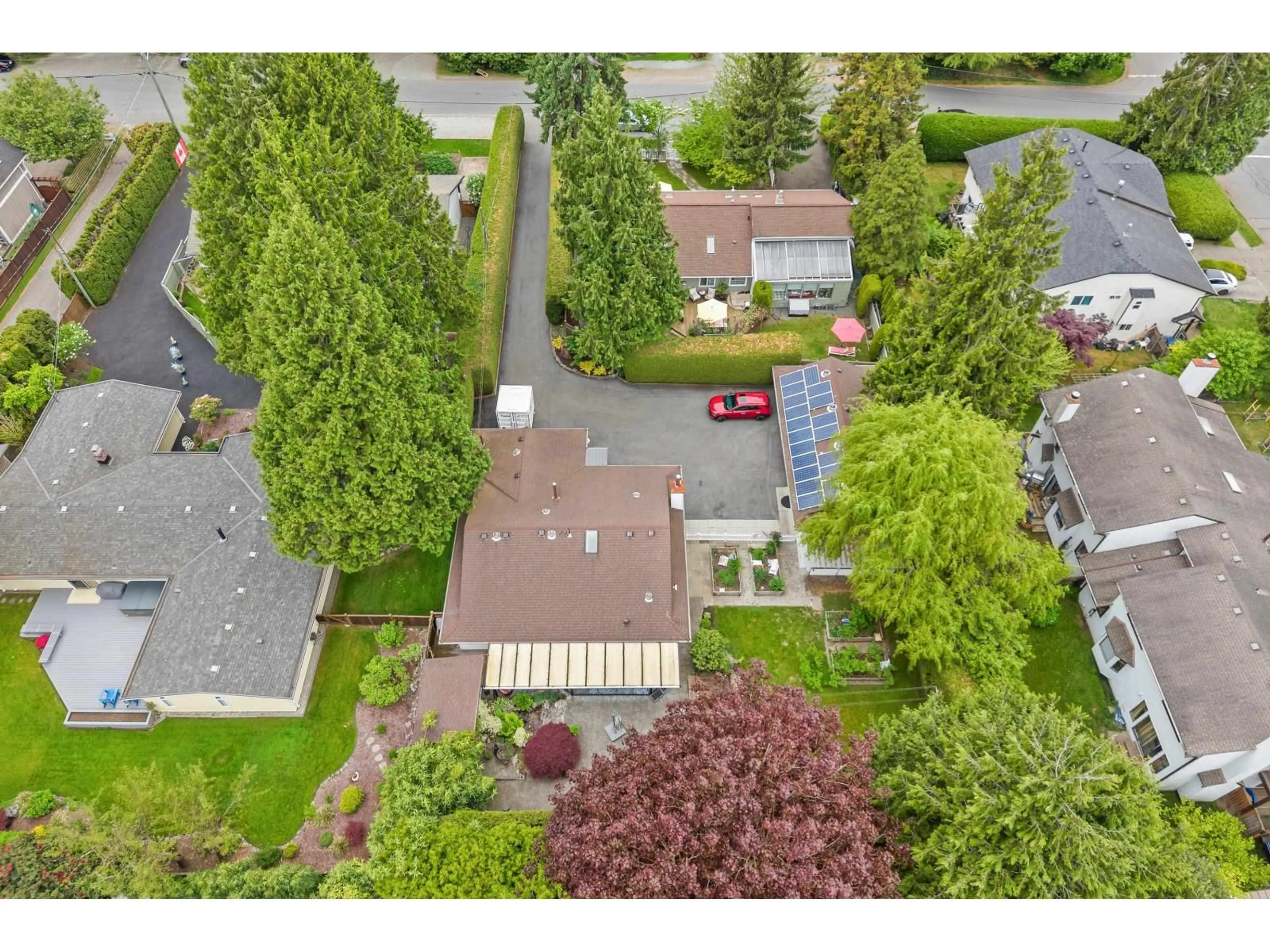 A pic from outside/outdoor area/front of a property/back of a property/a pic from drone, street for 2566 126TH STREET, Surrey British Columbia V4A3P7