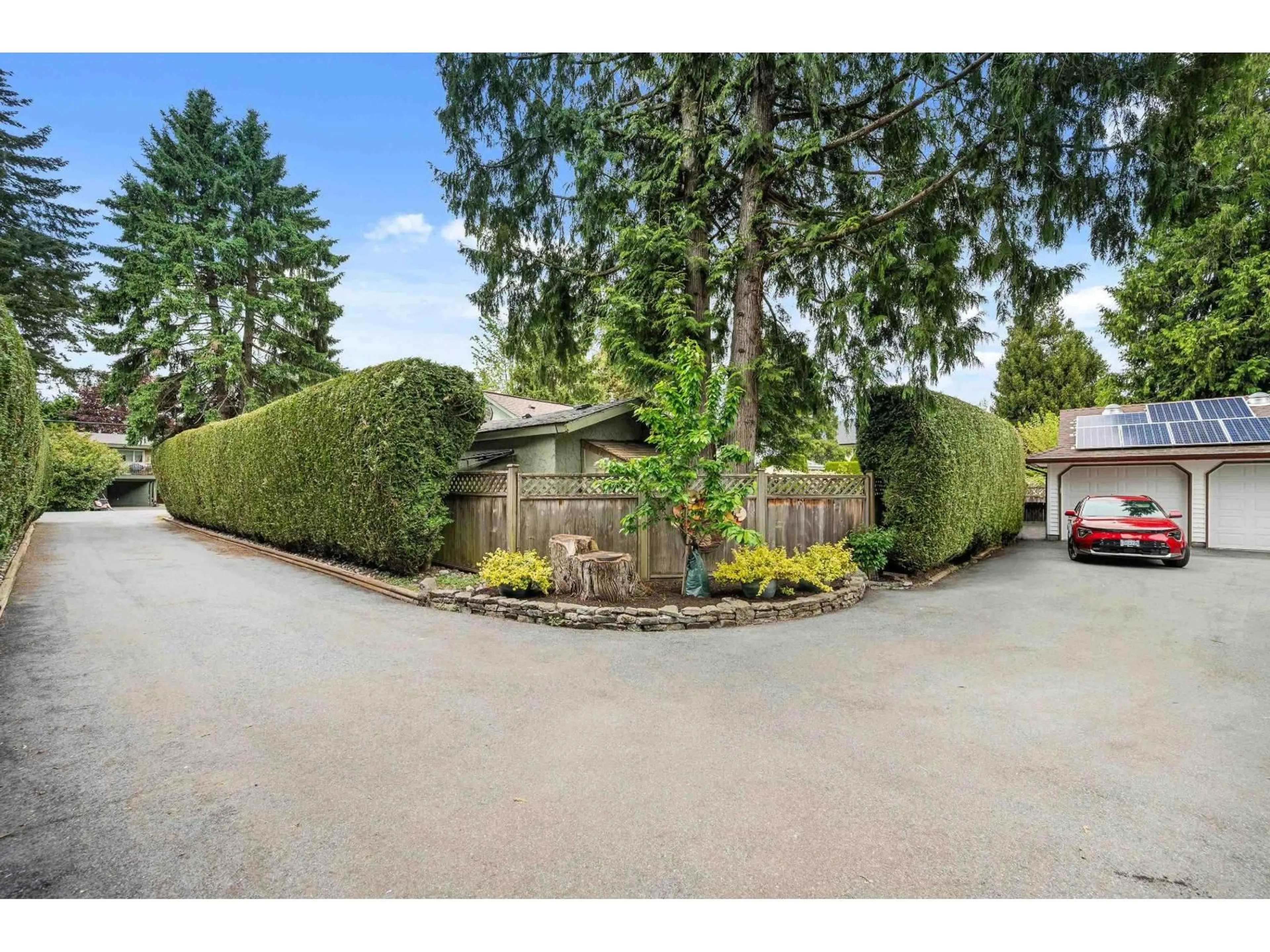 A pic from outside/outdoor area/front of a property/back of a property/a pic from drone, street for 2566 126TH STREET, Surrey British Columbia V4A3P7