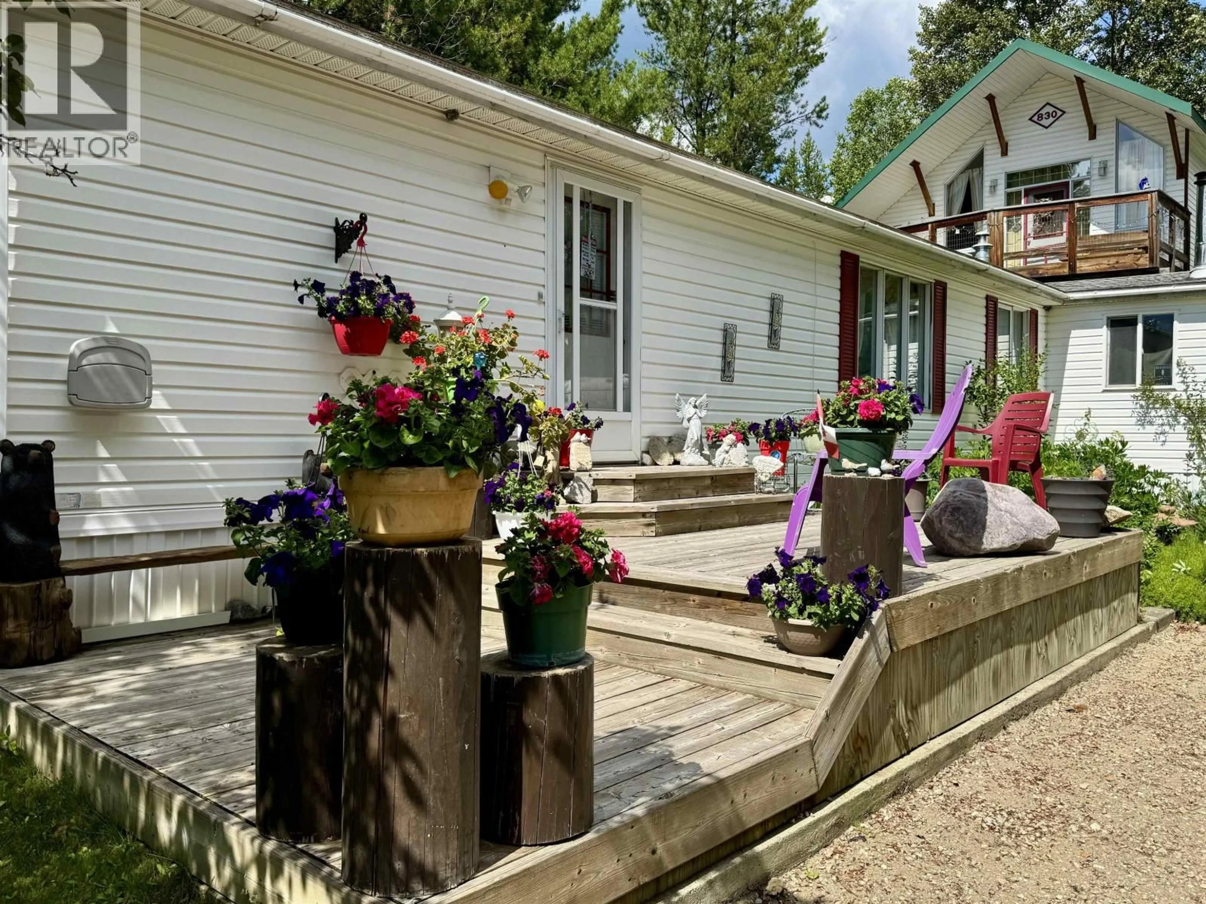 Patio, street for 830 BEAVEN CRESCENT, Valemount British Columbia V0E2Z0