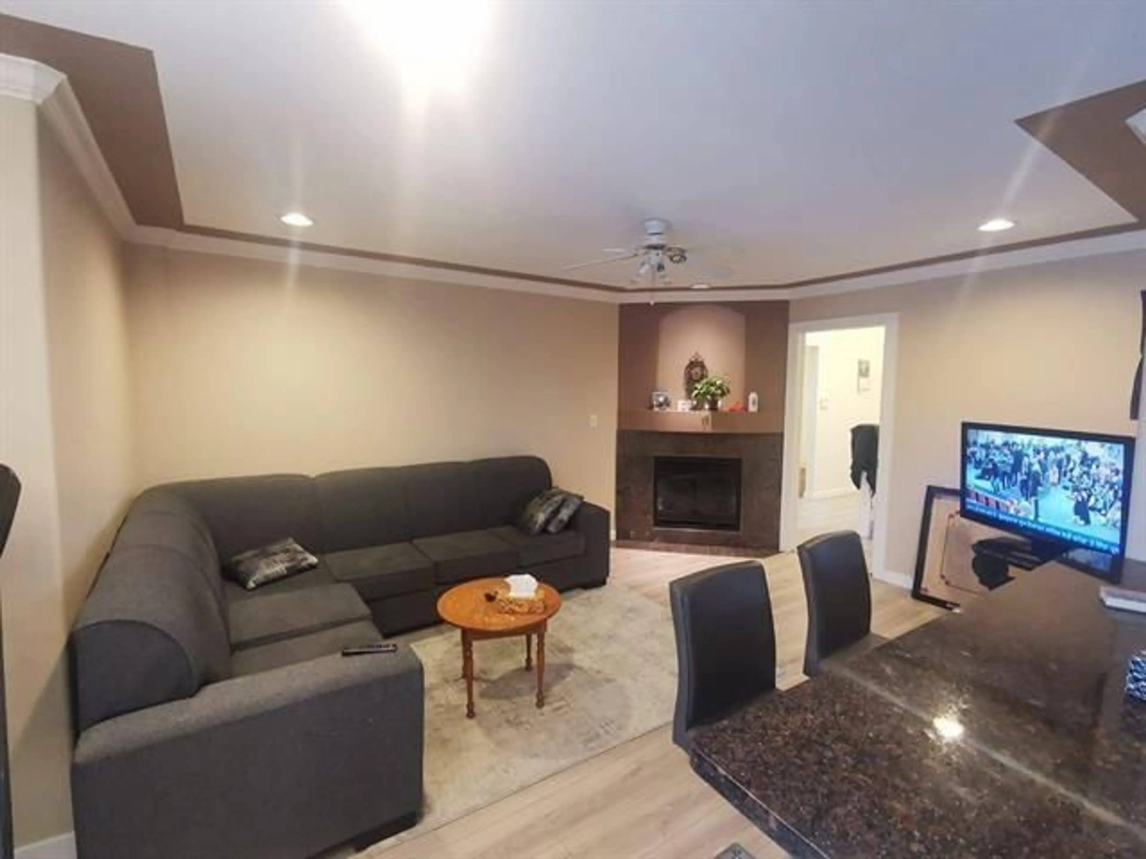 Living room with furniture, wood/laminate floor for 6641 123 STREET, Surrey British Columbia V3W0W1