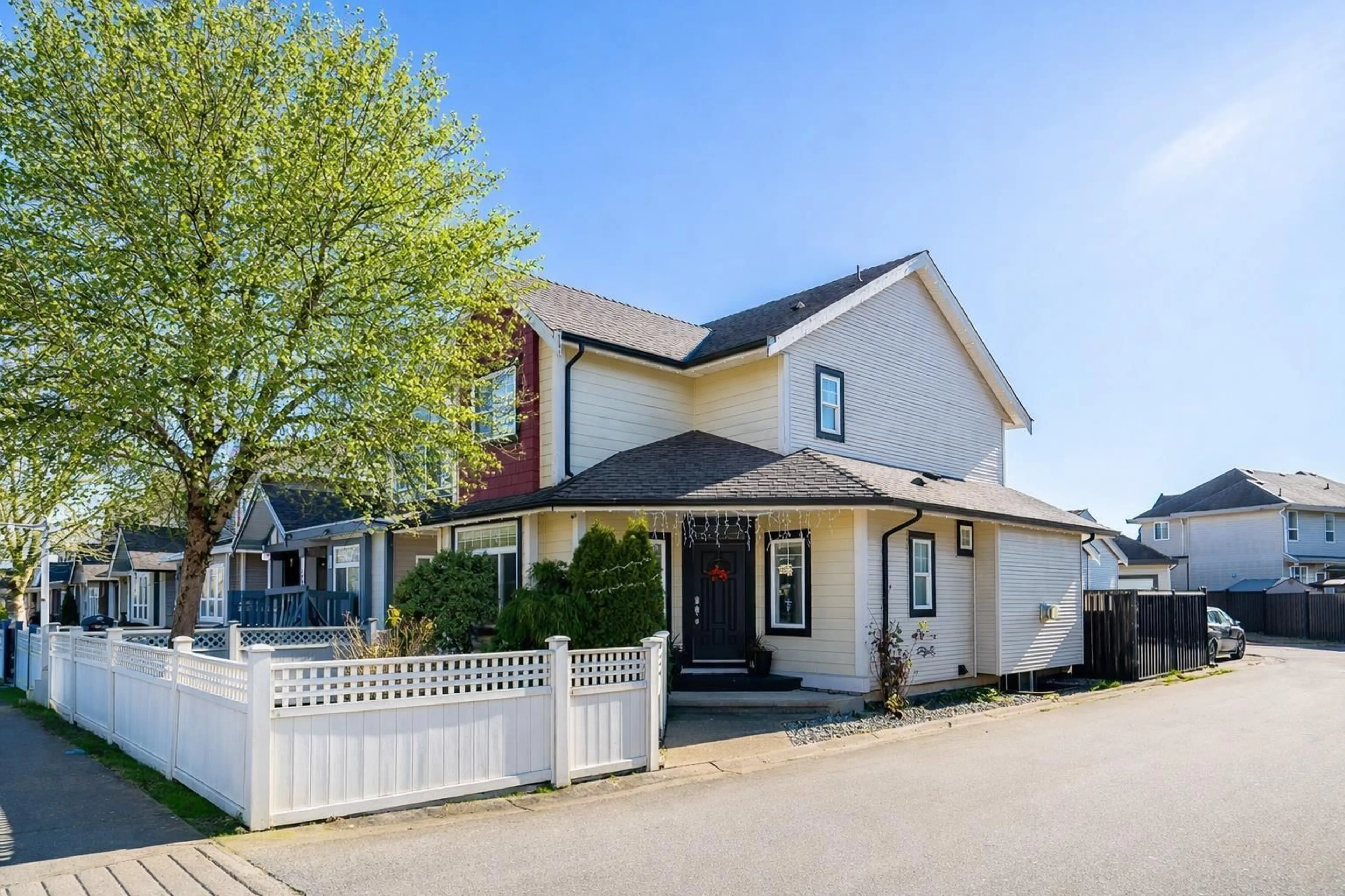 Home with vinyl exterior material, street for 19914 73A AVENUE, Langley British Columbia V2Y3J3
