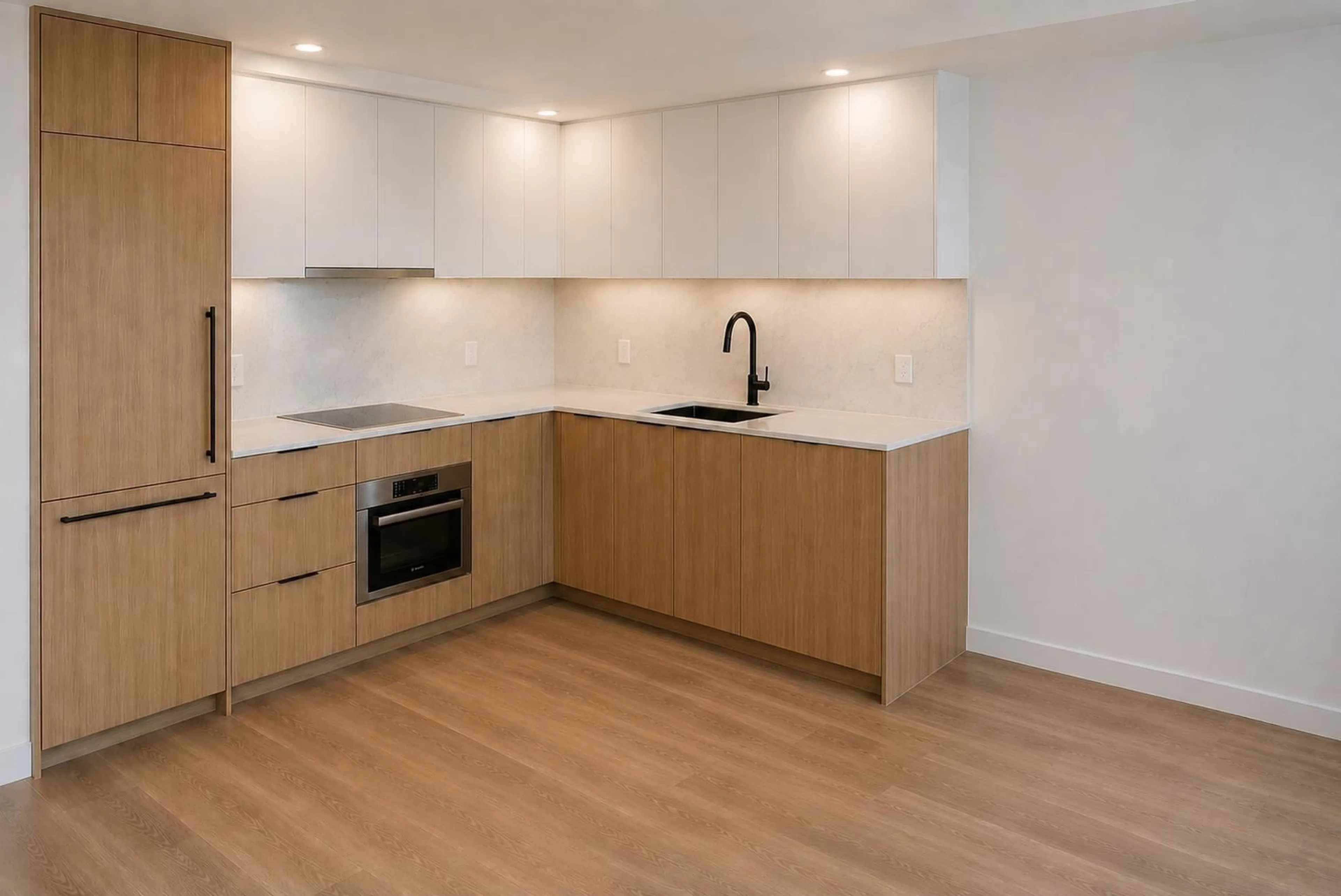 Standard kitchen, wood/laminate floor for 1111 - 13685 102 AVENUE, Surrey British Columbia V3T1N7