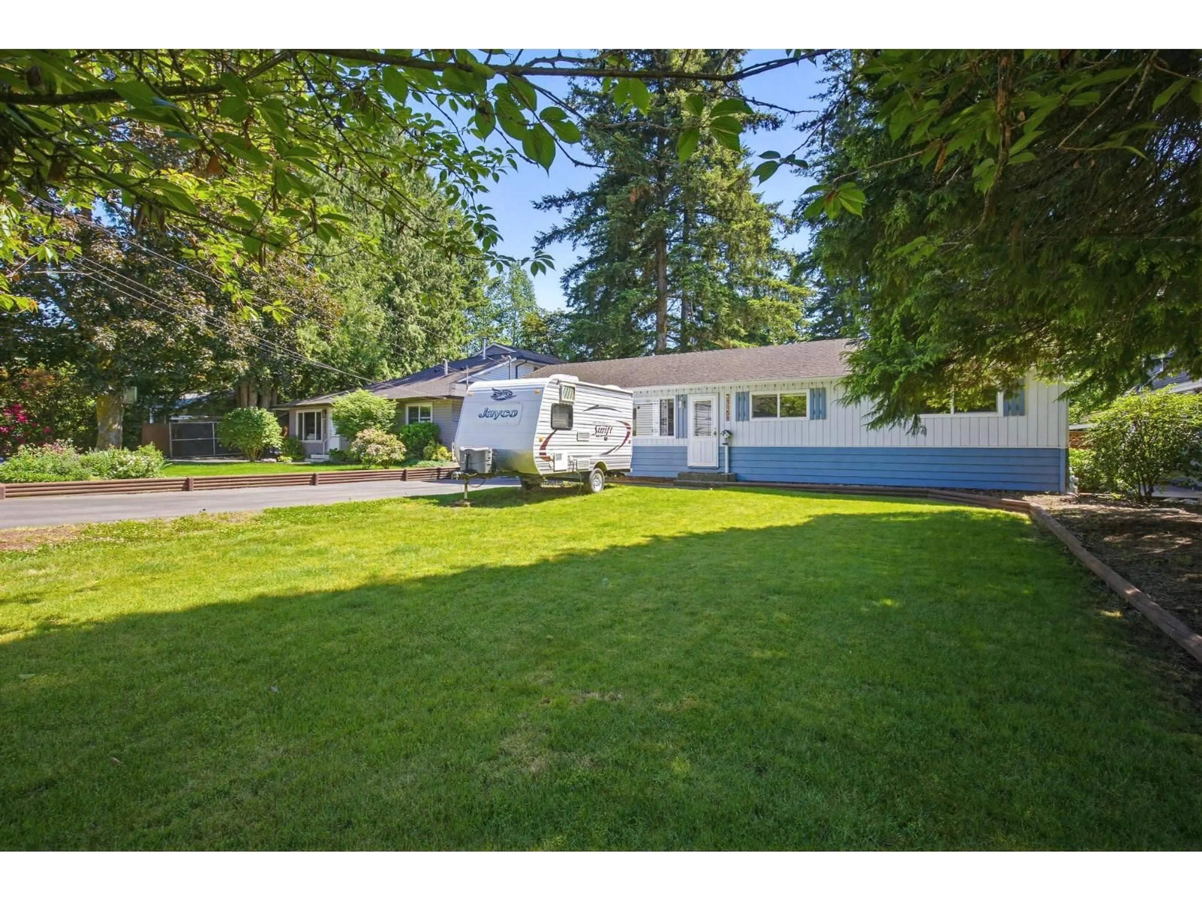 A pic from outside/outdoor area/front of a property/back of a property/a pic from drone, unknown for 34458 KENT AVENUE, Abbotsford British Columbia V2S2W8