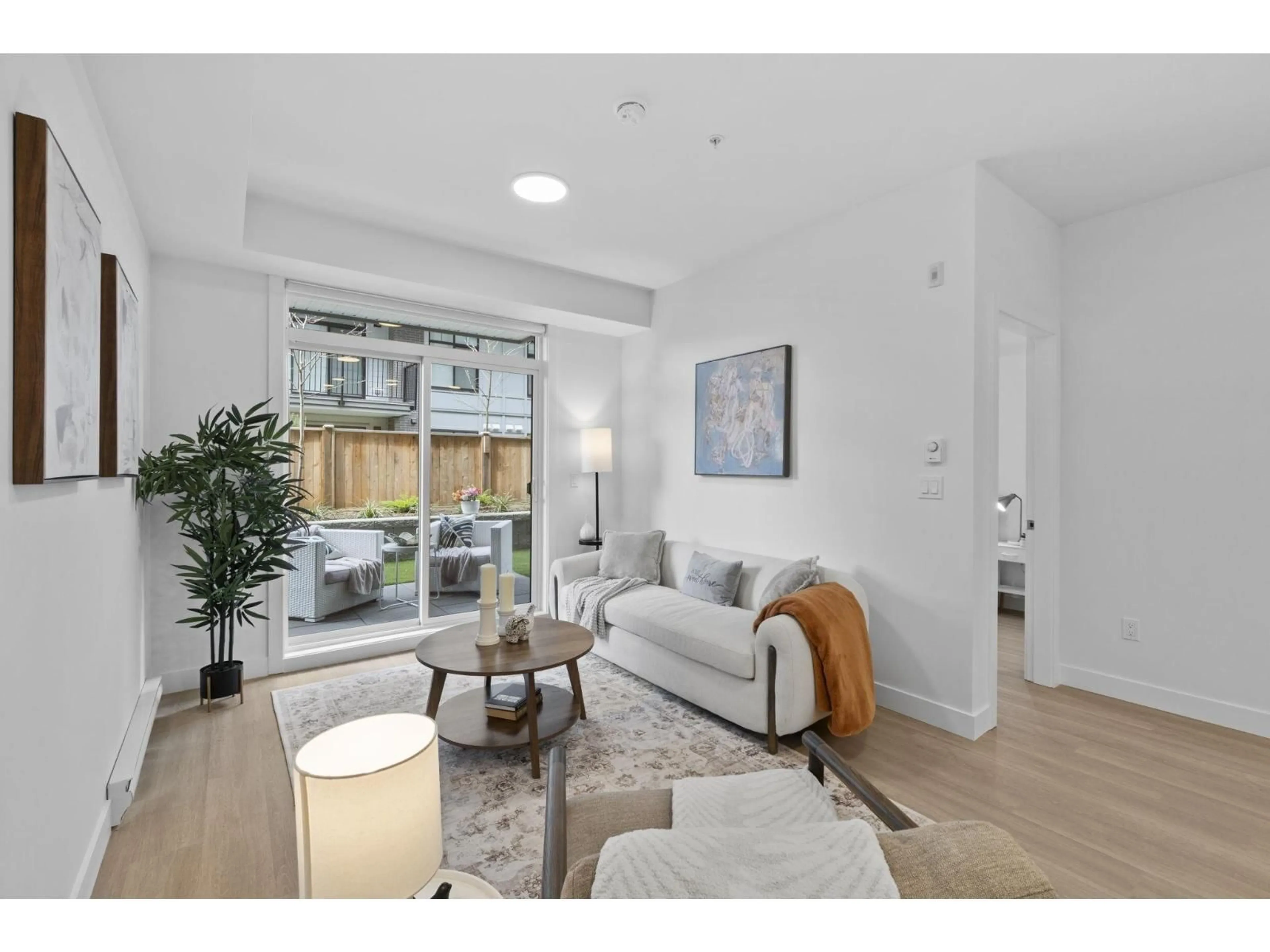 Living room with furniture, unknown for 313 - 33820 SOUTH FRASER WAY, Abbotsford British Columbia V2S2C5