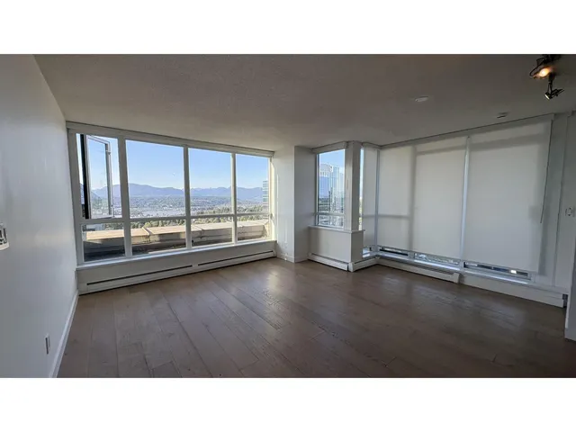2110 - 10777 UNIVERSITY DRIVE, Surrey 5