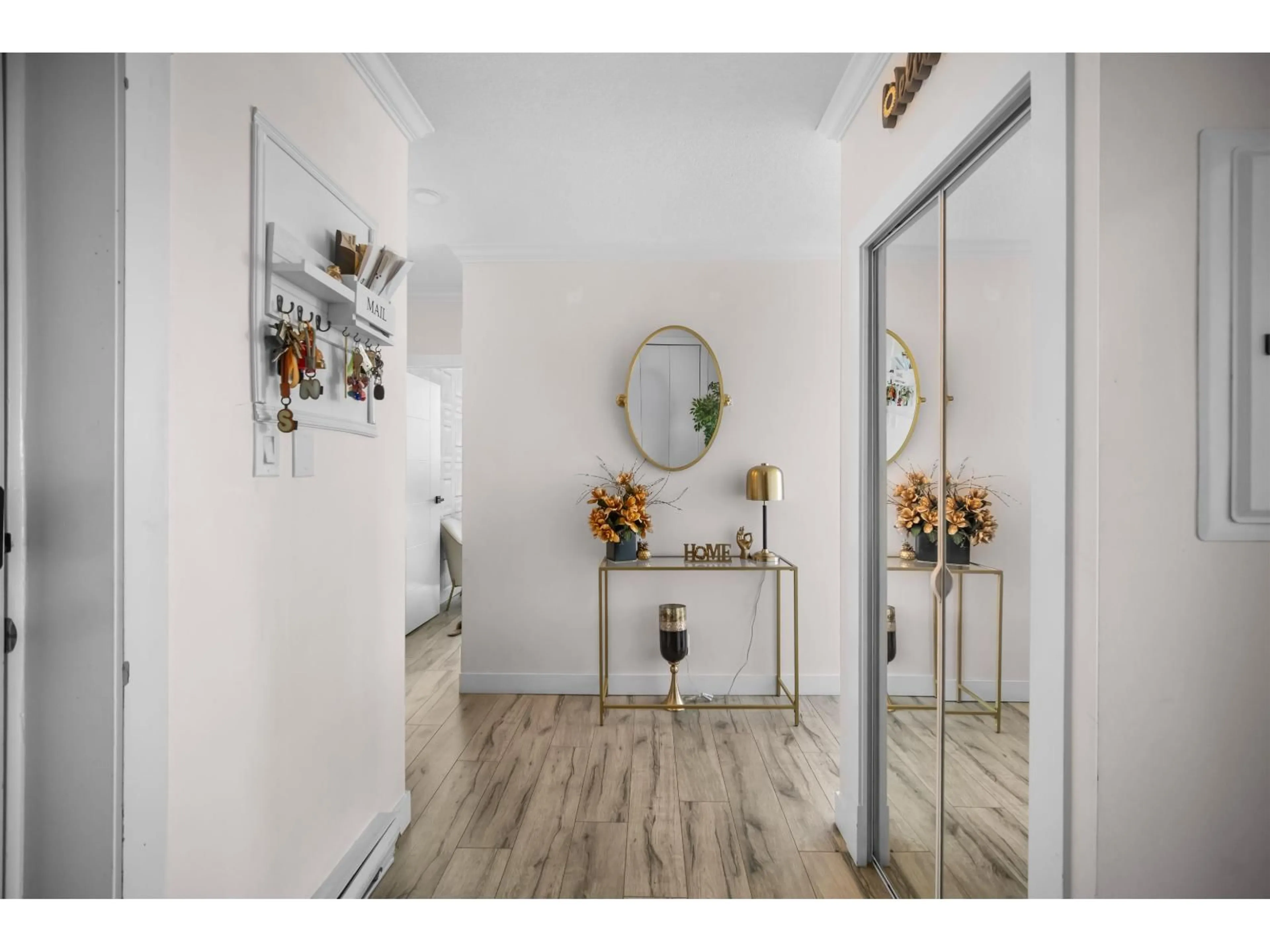 Indoor entryway for PH4 - 14820 104 AVENUE, Surrey British Columbia V3R0V9