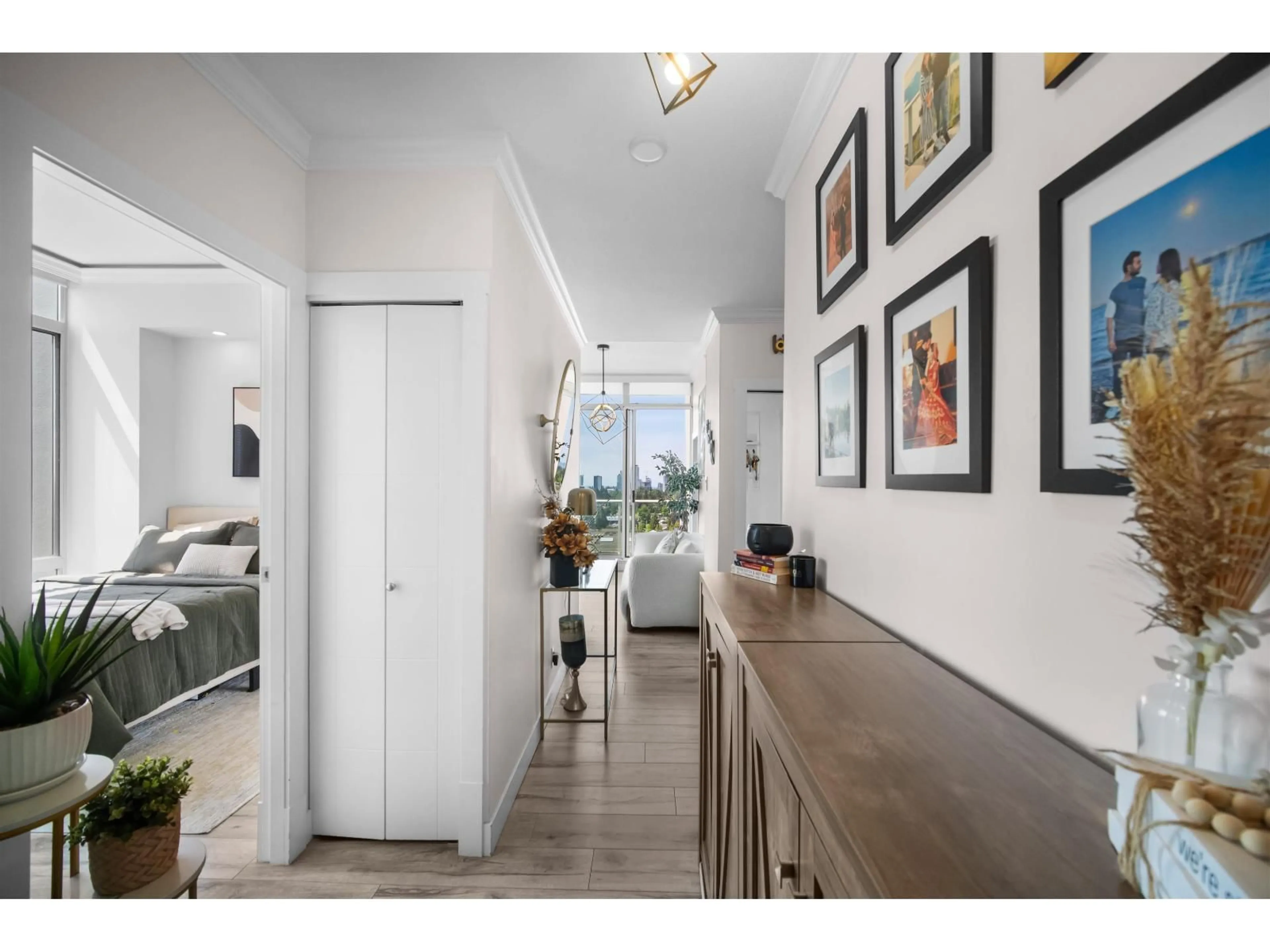 Indoor entryway for PH4 - 14820 104 AVENUE, Surrey British Columbia V3R0V9