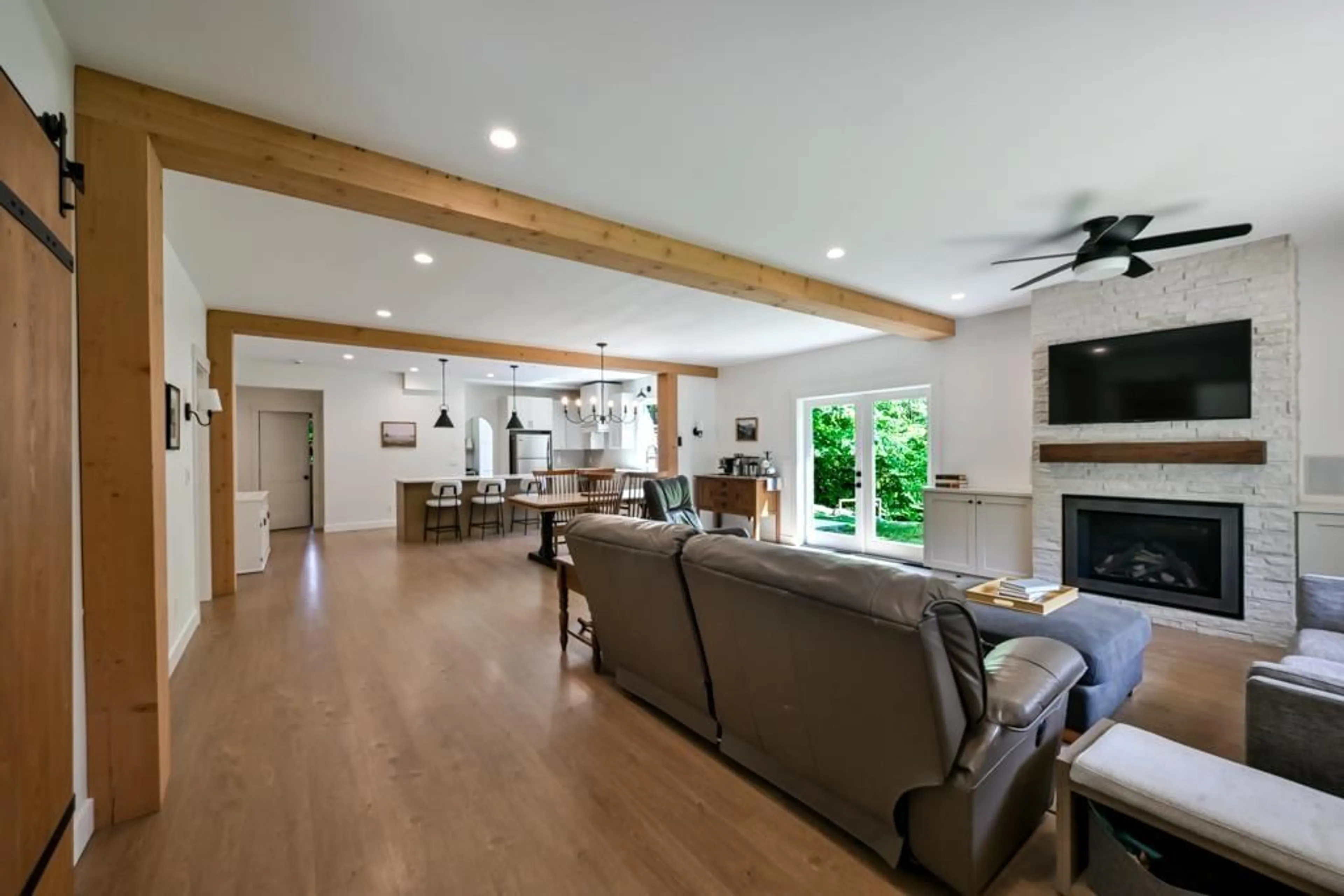 Open concept kitchen, wood/laminate floor for 9933 WATT STREET, Mission British Columbia V2V0B6