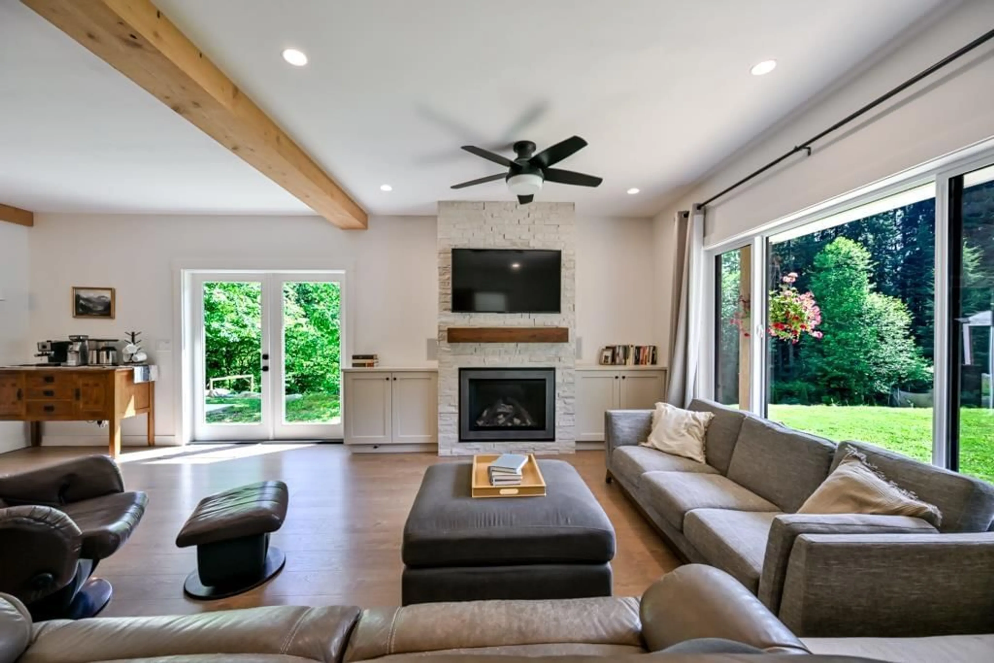 Living room with furniture, unknown for 9933 WATT STREET, Mission British Columbia V2V0B6