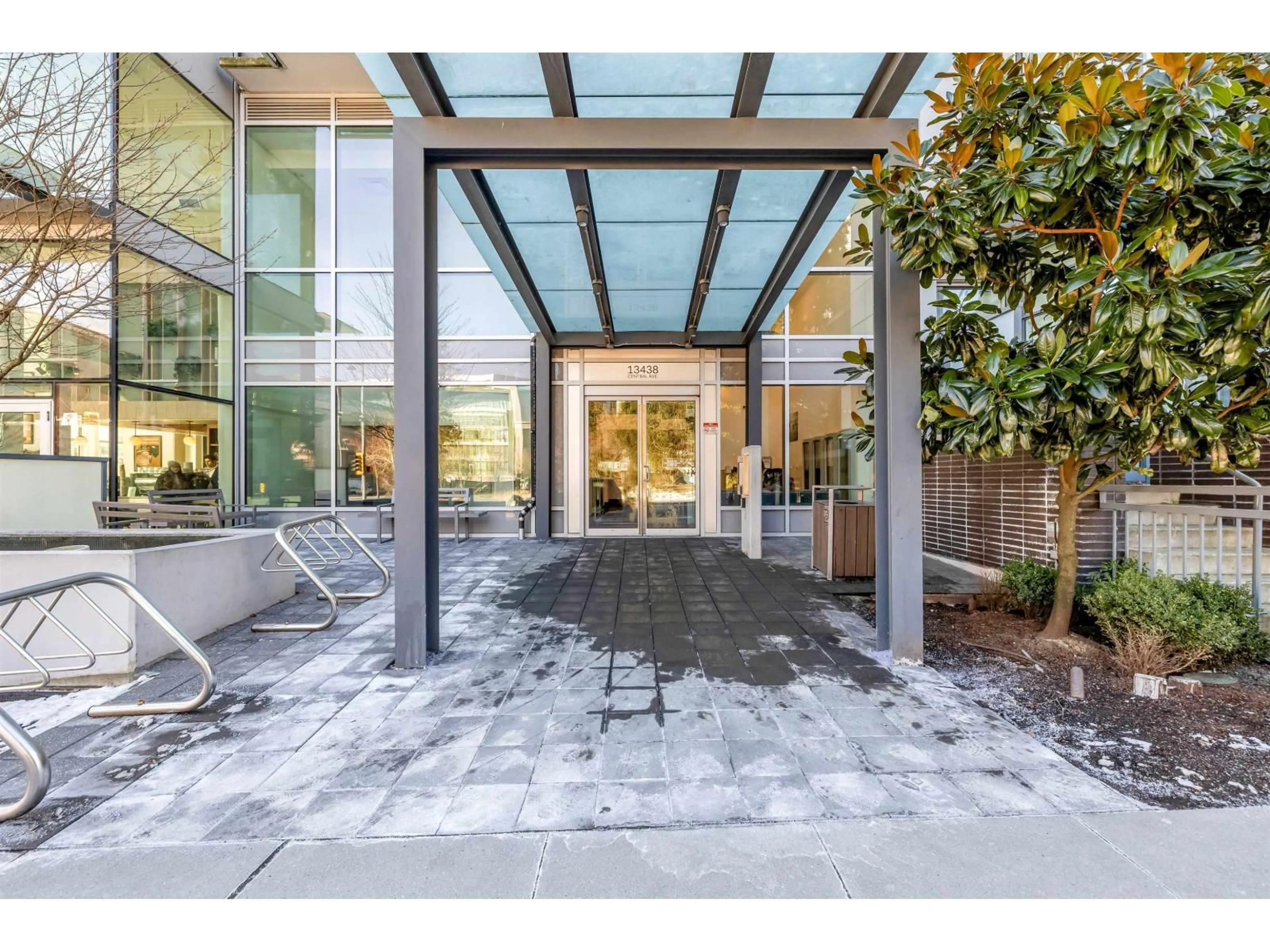 Indoor foyer for 907 - 13438 CENTRAL AVENUE, Surrey British Columbia V3T0N2