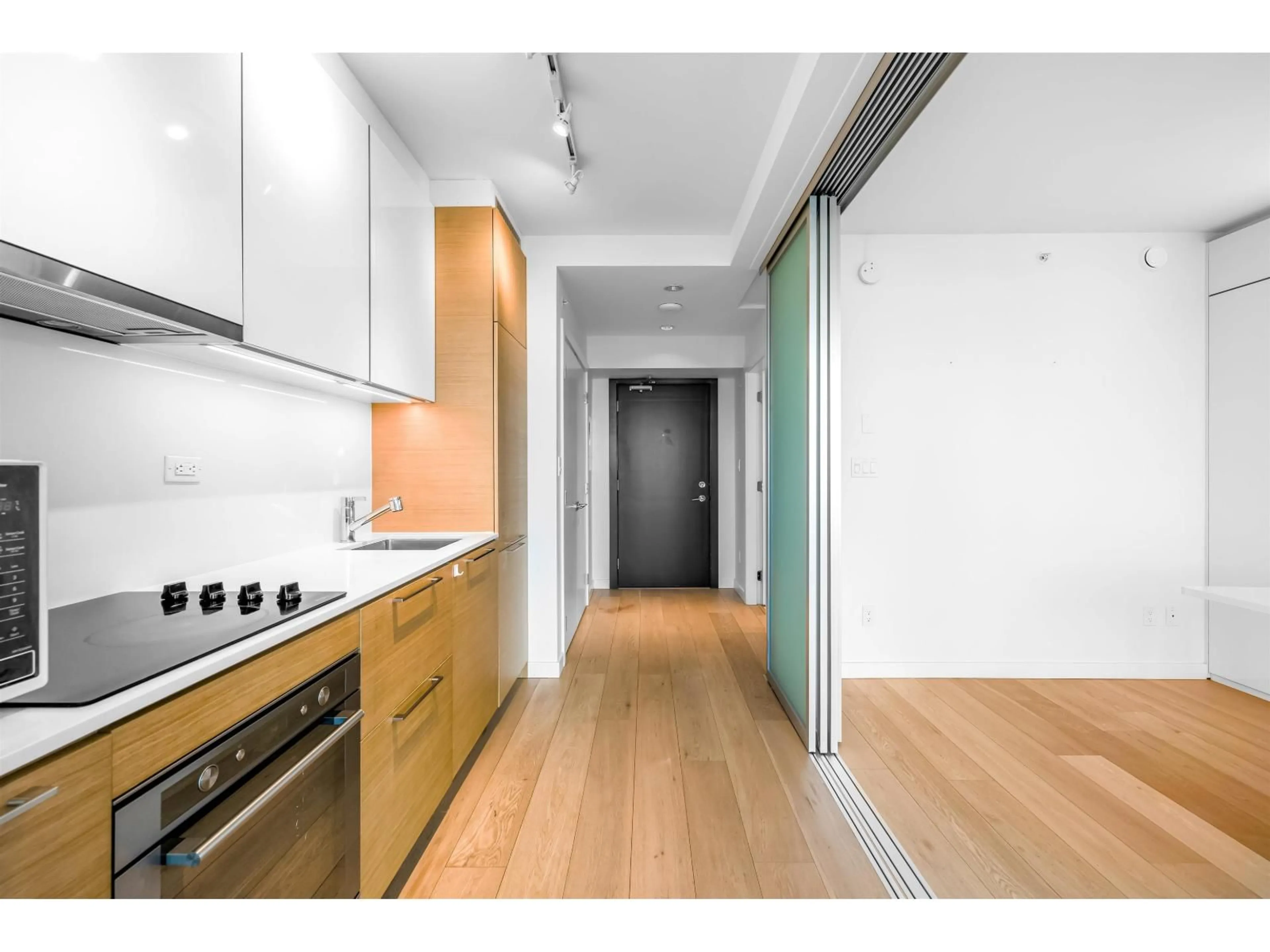 Standard kitchen, unknown for 907 - 13438 CENTRAL AVENUE, Surrey British Columbia V3T0N2