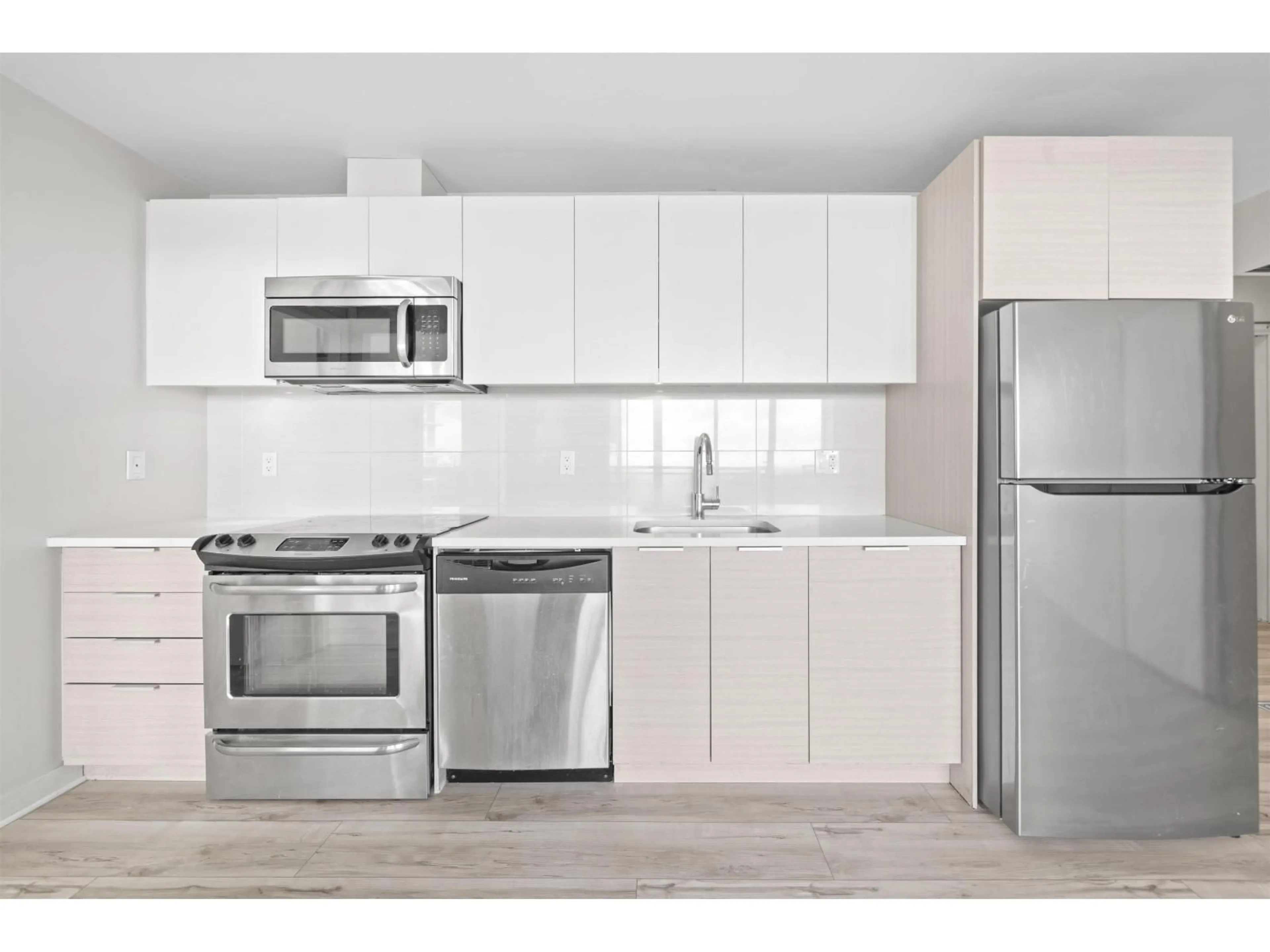 Standard kitchen, unknown for 1801 - 13303 CENTRAL AVENUE, Surrey British Columbia V3T0K6