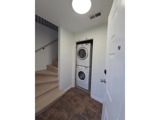 18138 59A AVENUE, Surrey 2