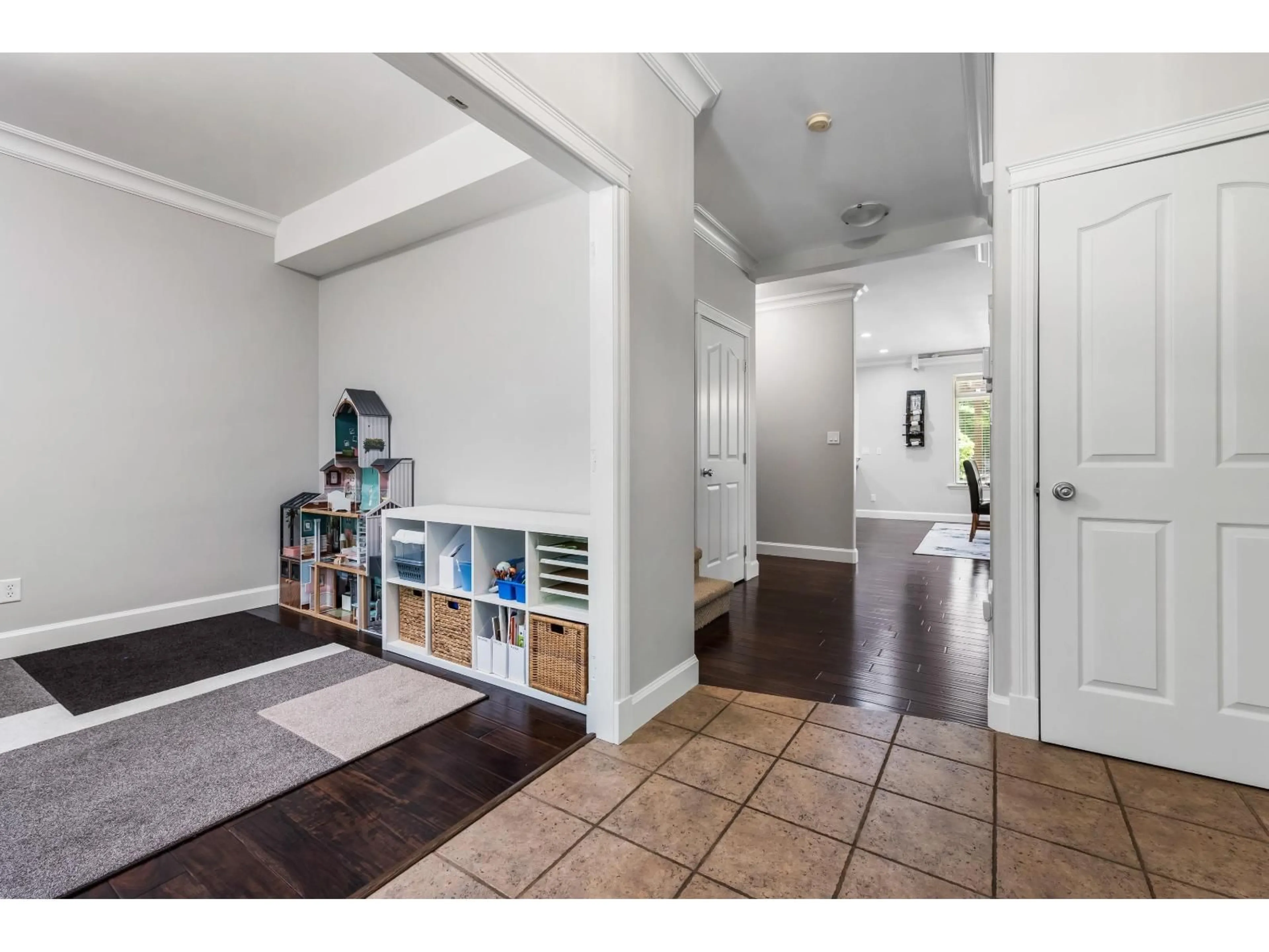 Indoor entryway for 36319 BUCKINGHAM DRIVE, Abbotsford British Columbia V3G3C8