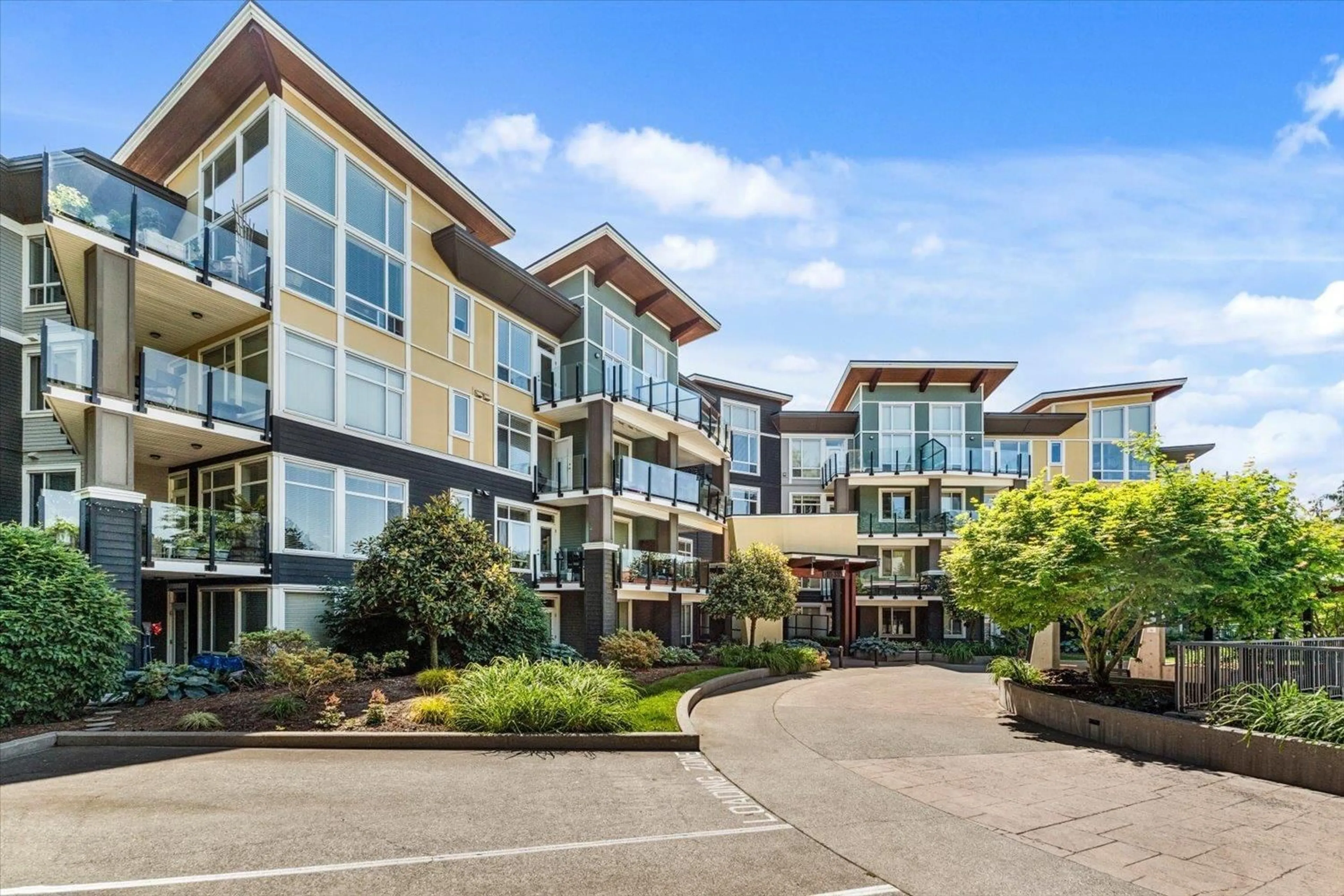 Patio, water/lake/river/ocean view for 301 - 45389 CHEHALIS DRIVE, Chilliwack British Columbia V2R0T9