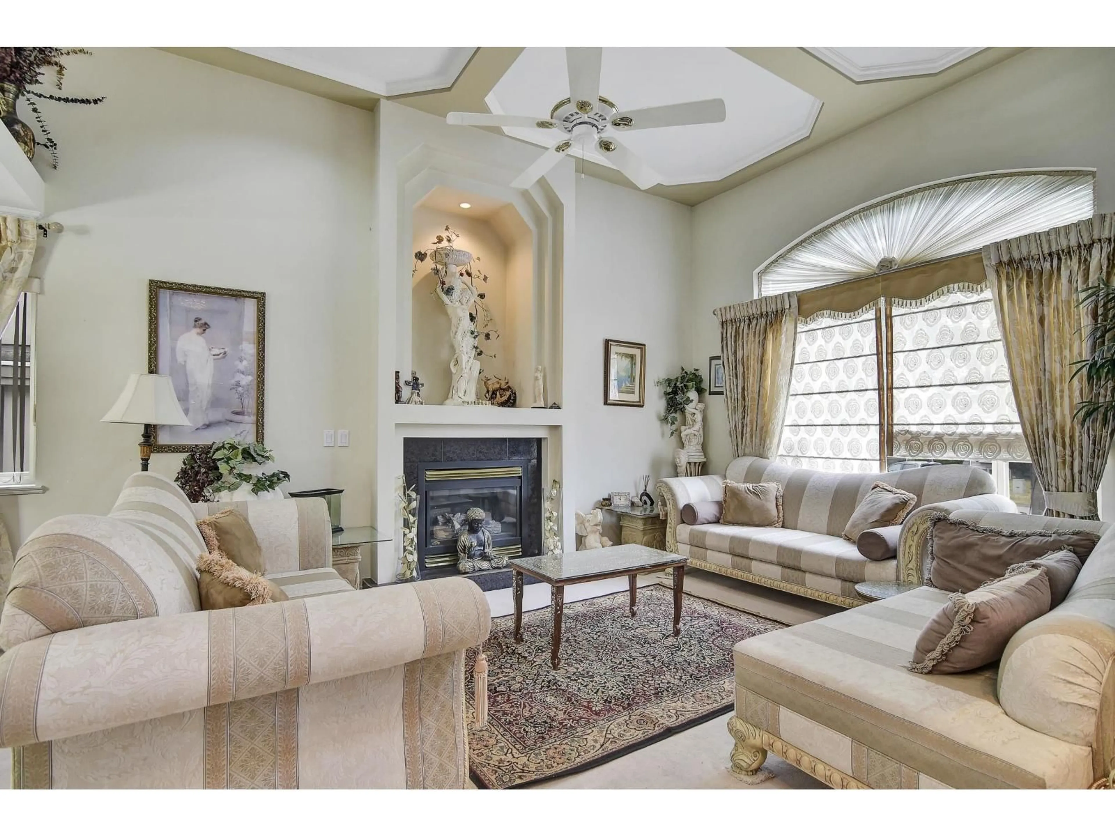 Living room with furniture, ceramic/tile floor for 6188 127 STREET, Surrey British Columbia V3X3M6