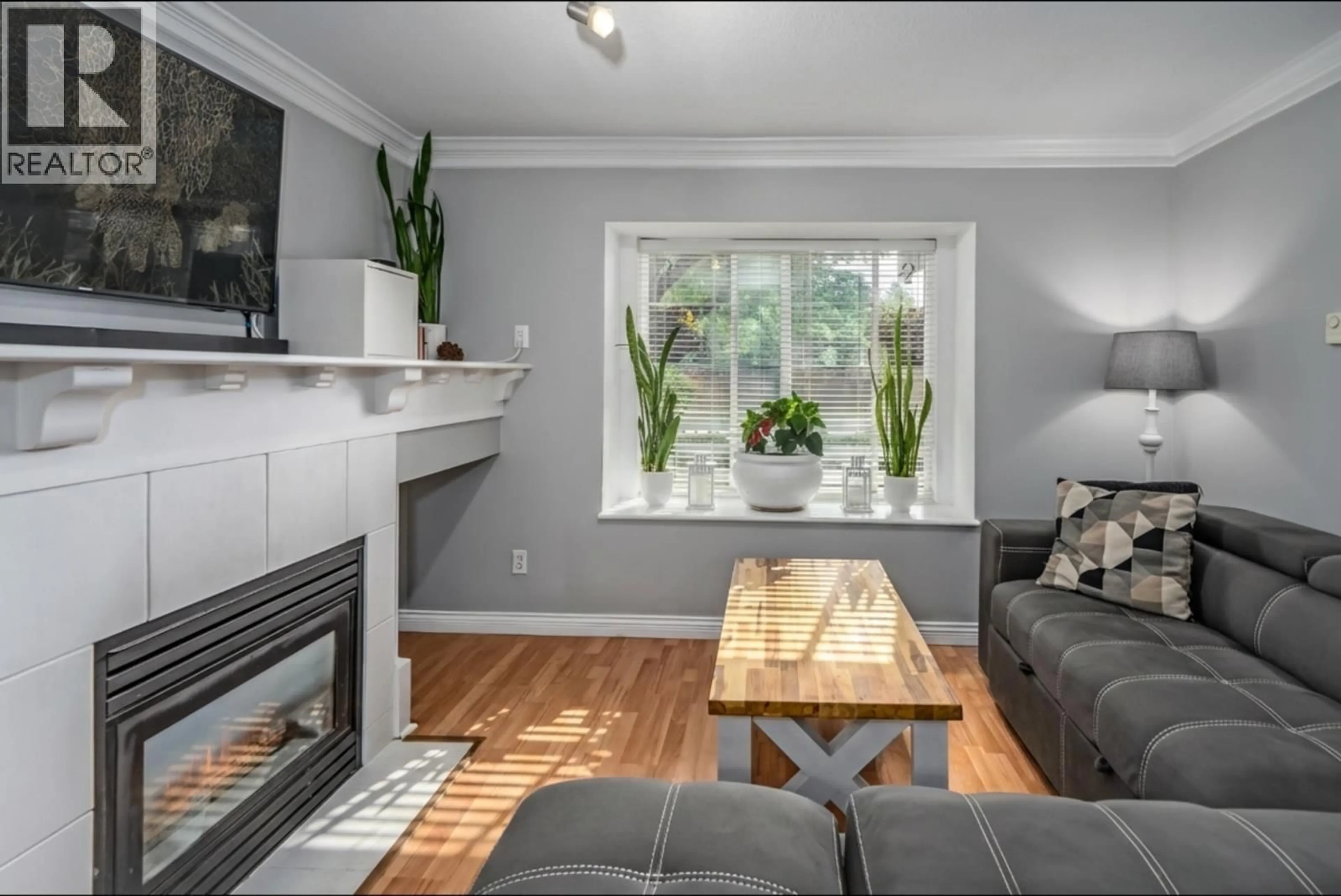 Living room with furniture, wood/laminate floor for 5 - 23575 119 AVENUE, Maple Ridge British Columbia V4R2P4