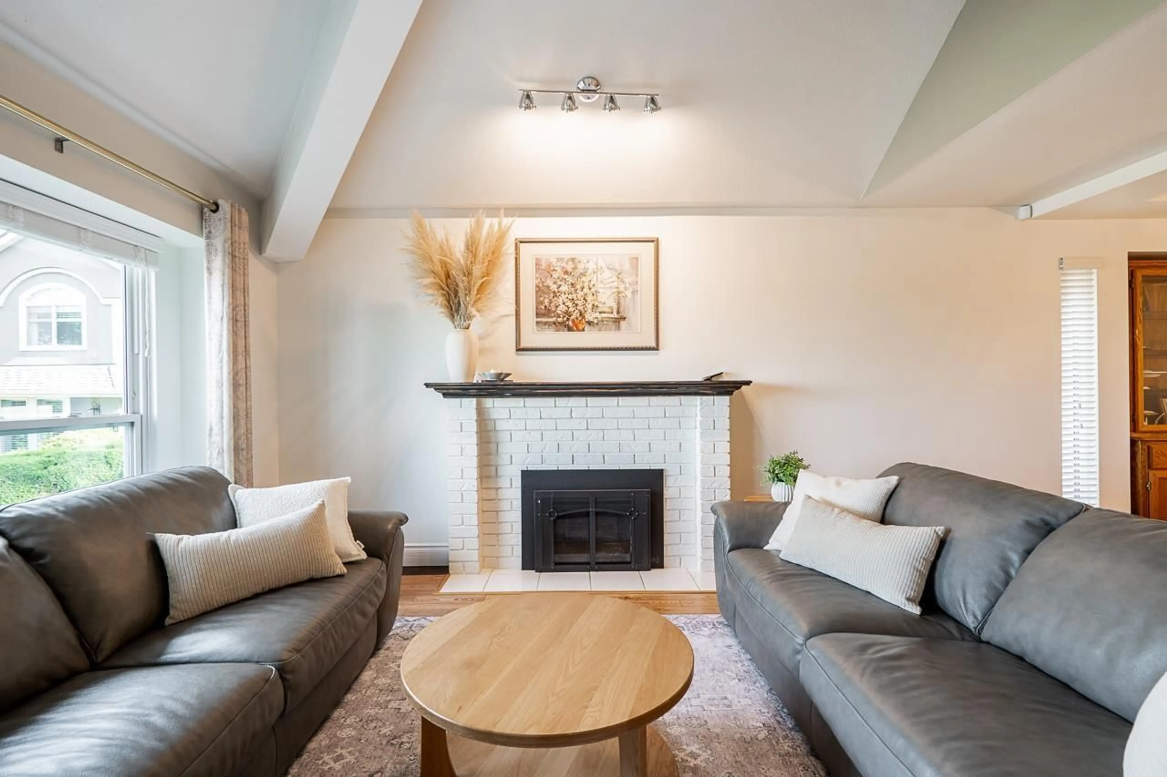 Living room with furniture, unknown for 18956 59 AVENUE, Surrey British Columbia V3S7R8