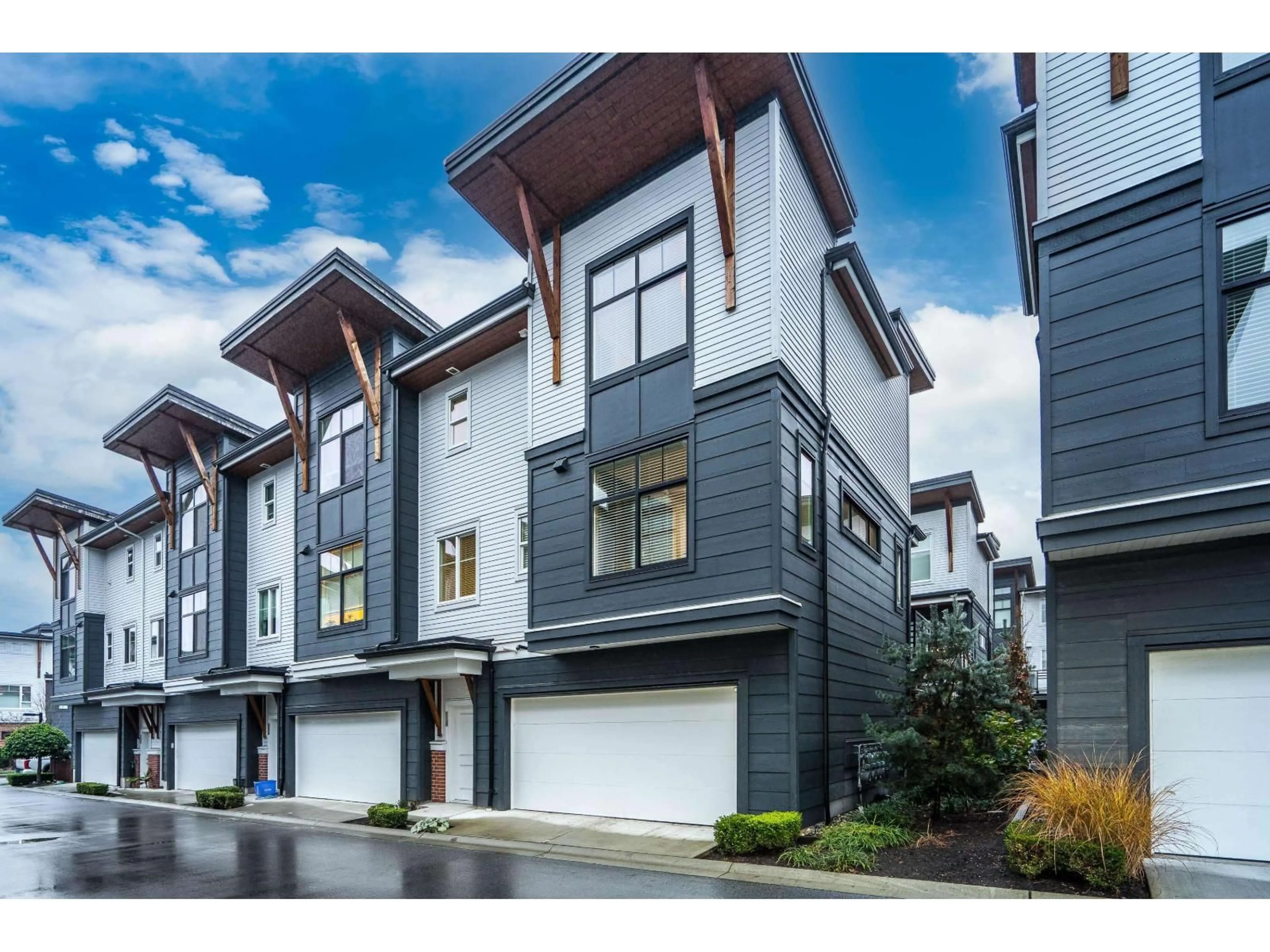 Home with vinyl exterior material, street for 14 - 22128 48A AVENUE, Langley British Columbia V3W3P4