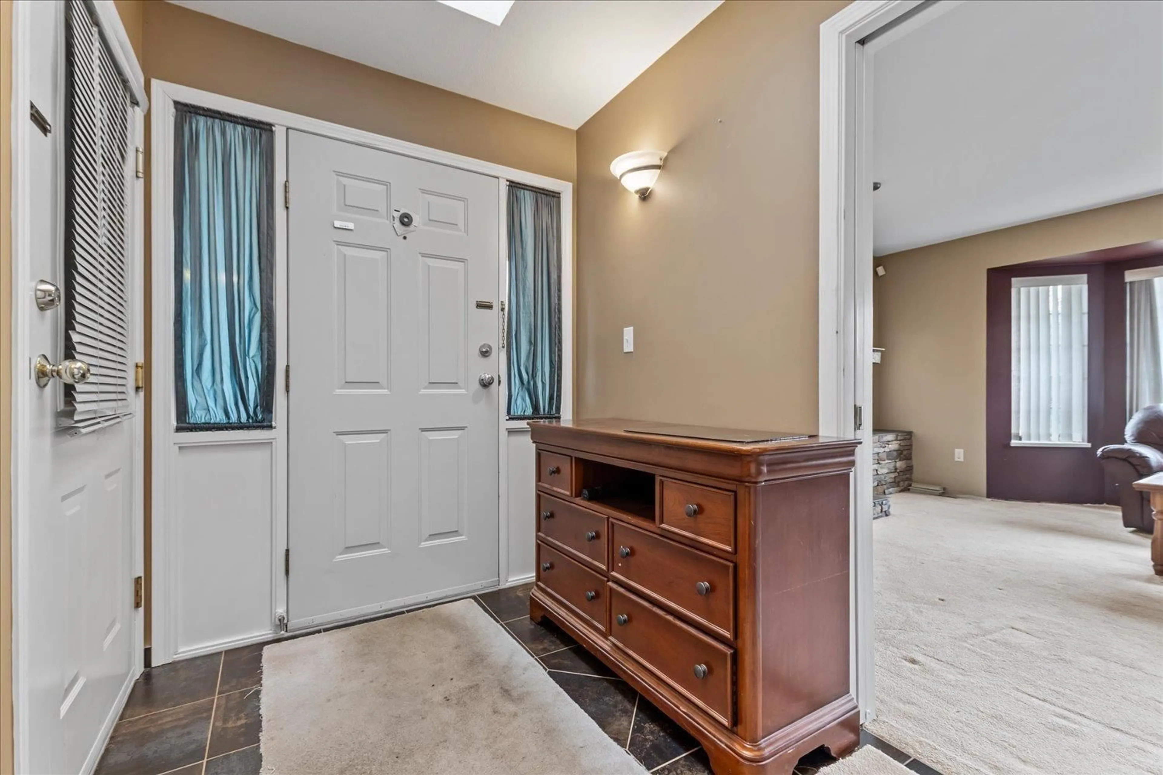 Indoor entryway for 34175 OLD YALE ROAD, Abbotsford British Columbia V2S2K6