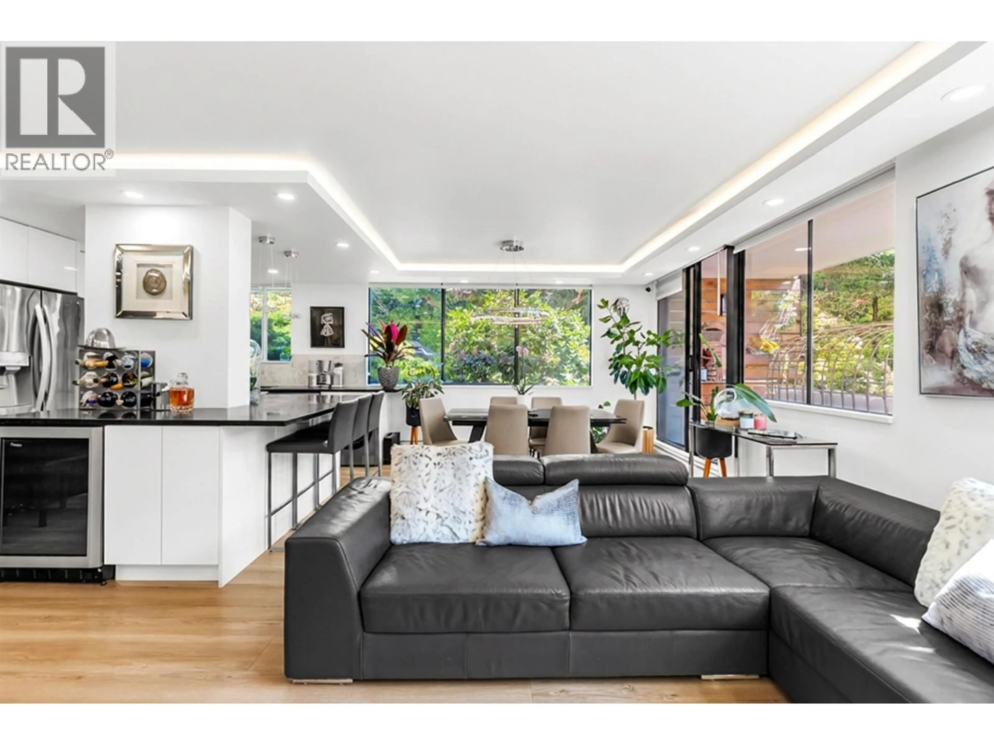 Open concept kitchen, unknown for L1 - 555 13TH STREET, West Vancouver British Columbia V7T2N8