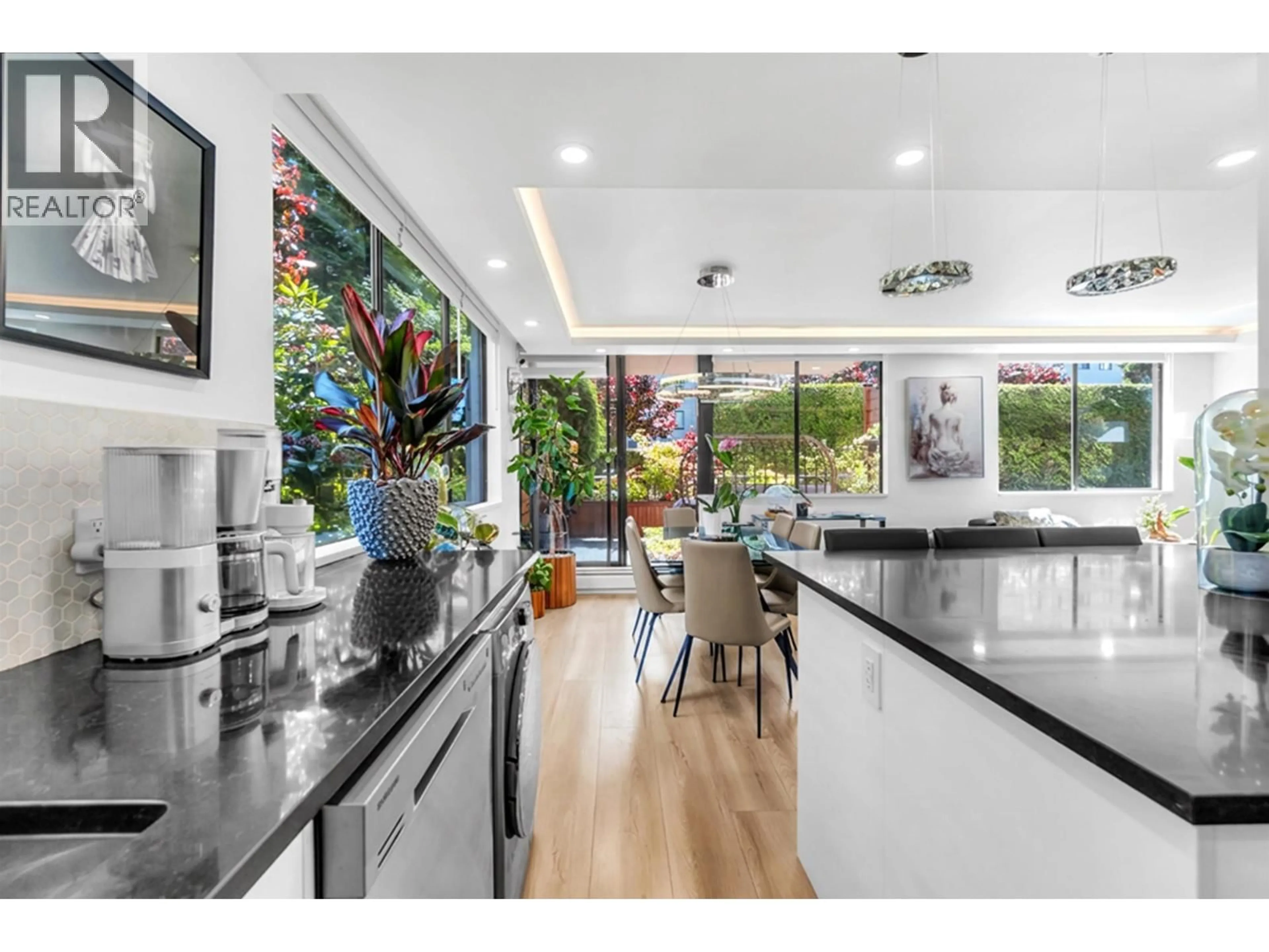 Open concept kitchen, unknown for L1 - 555 13TH STREET, West Vancouver British Columbia V7T2N8