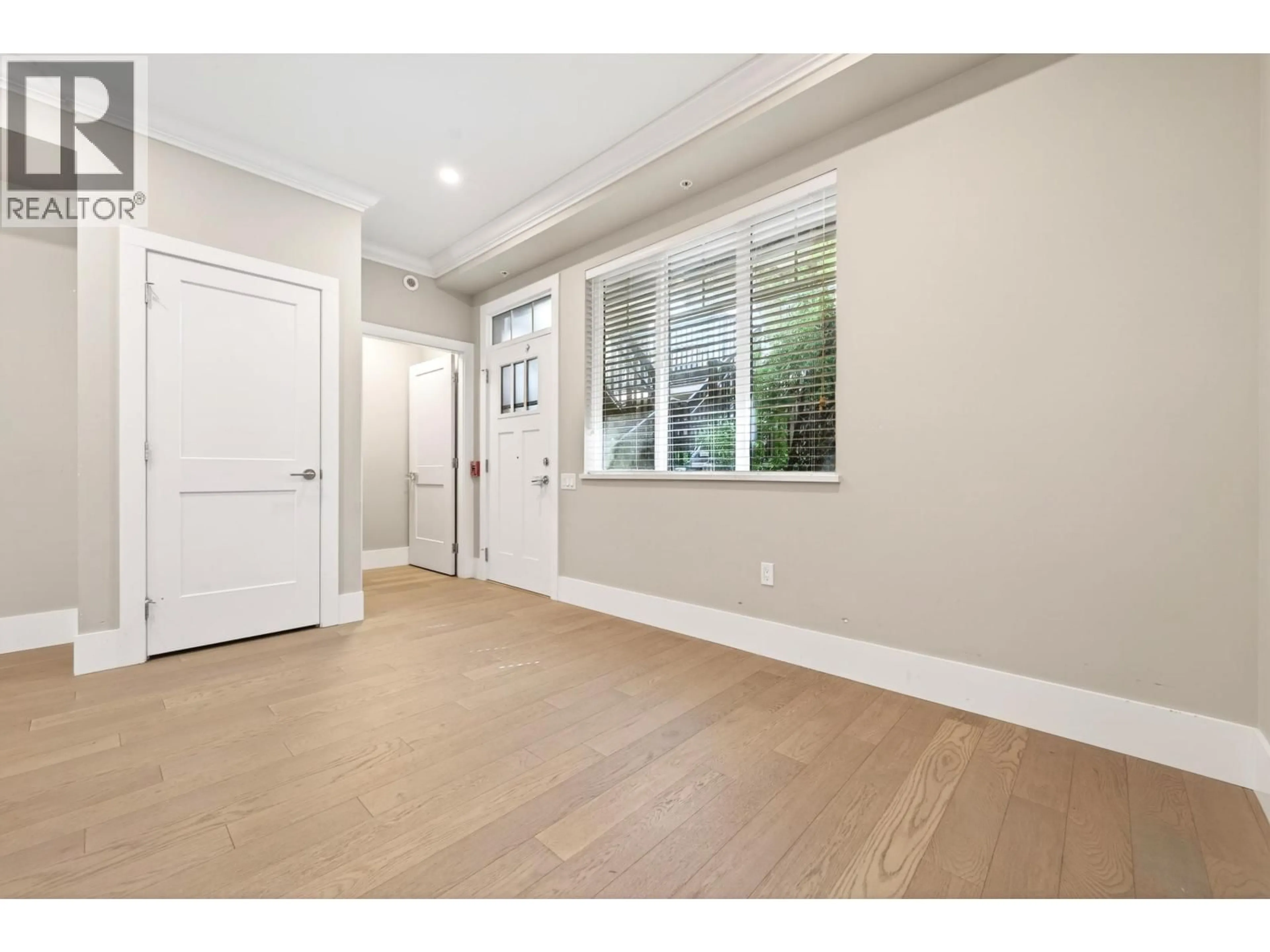 Indoor entryway for 7523 YUKON STREET, Vancouver British Columbia V5X2Y4
