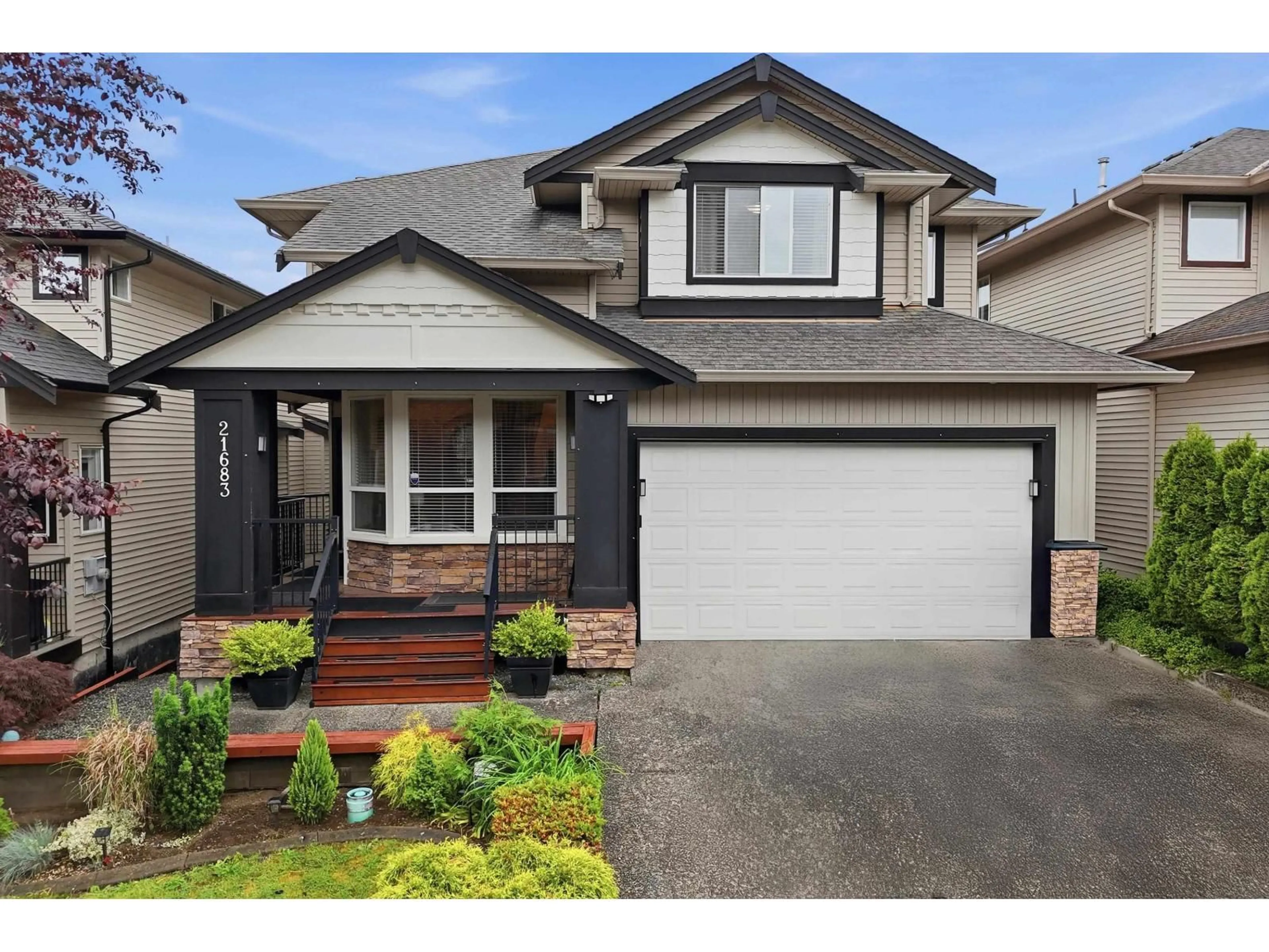 Home with vinyl exterior material, street for 21683 89A AVENUE, Langley British Columbia V1M4C7
