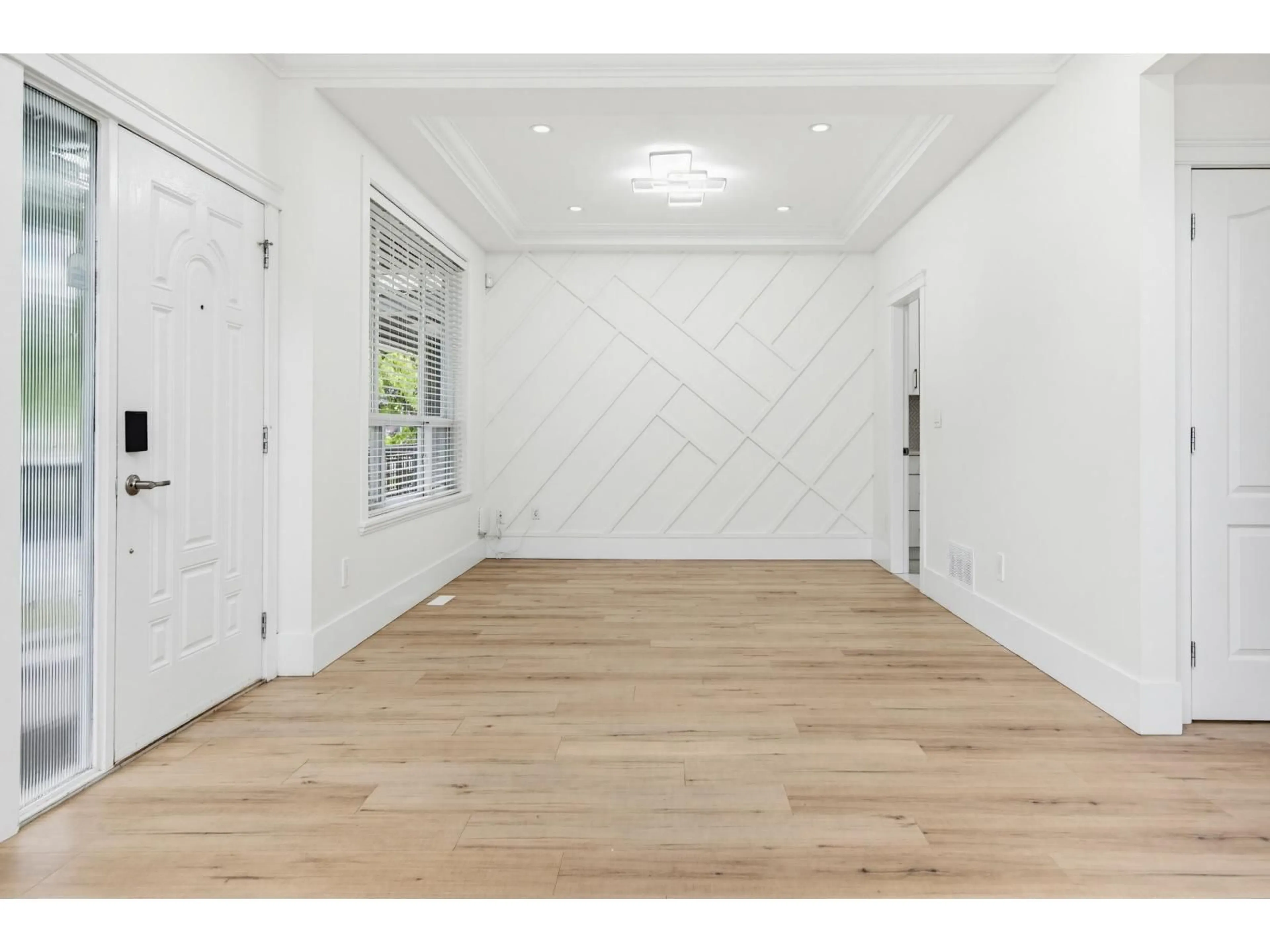 Indoor entryway for 7349 194 STREET, Surrey British Columbia V4N5Y1