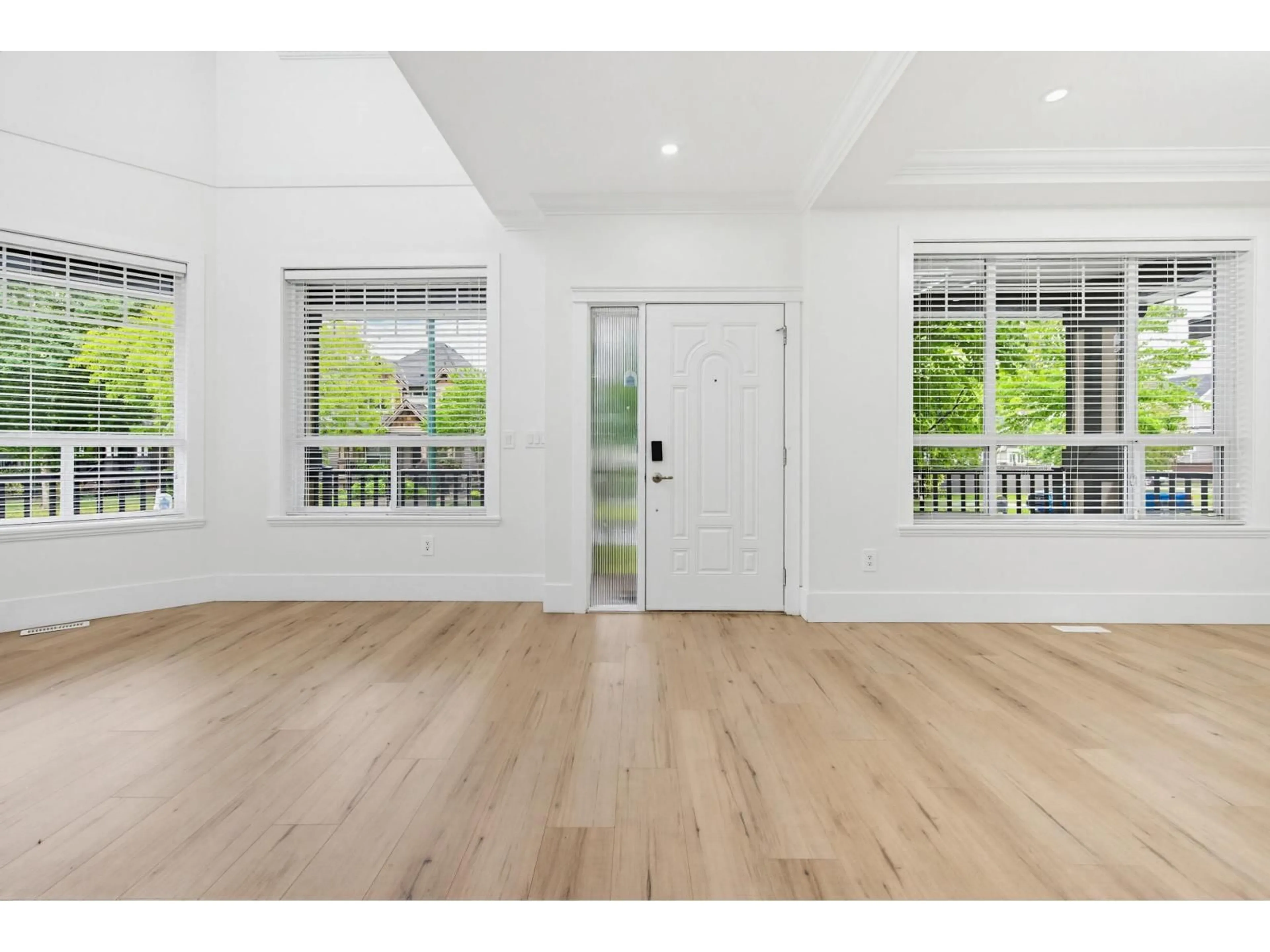Indoor entryway for 7349 194 STREET, Surrey British Columbia V4N5Y1
