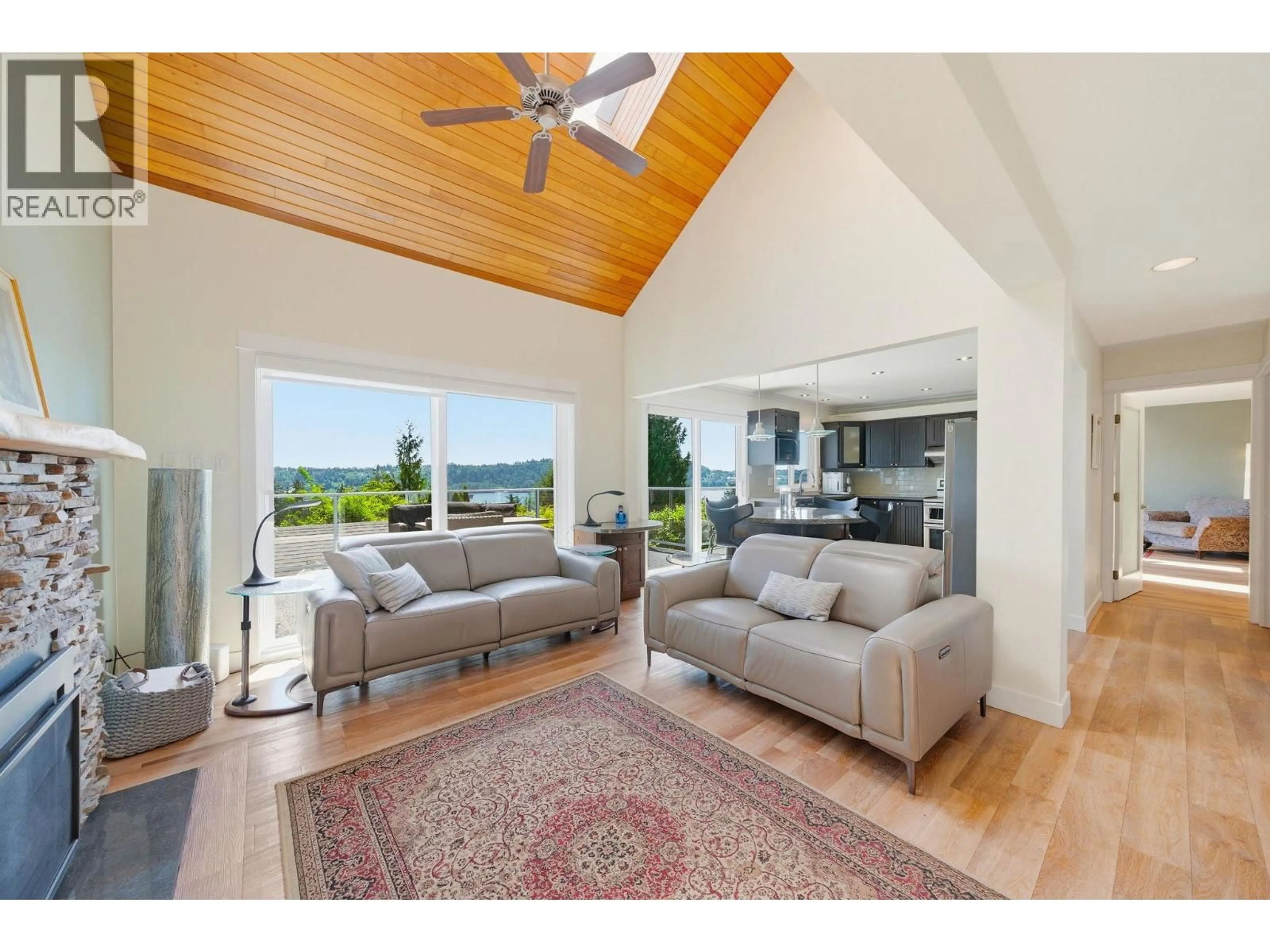 Living room with furniture, unknown for 4015 CUMMINS PLACE, North Vancouver British Columbia V7G2E8