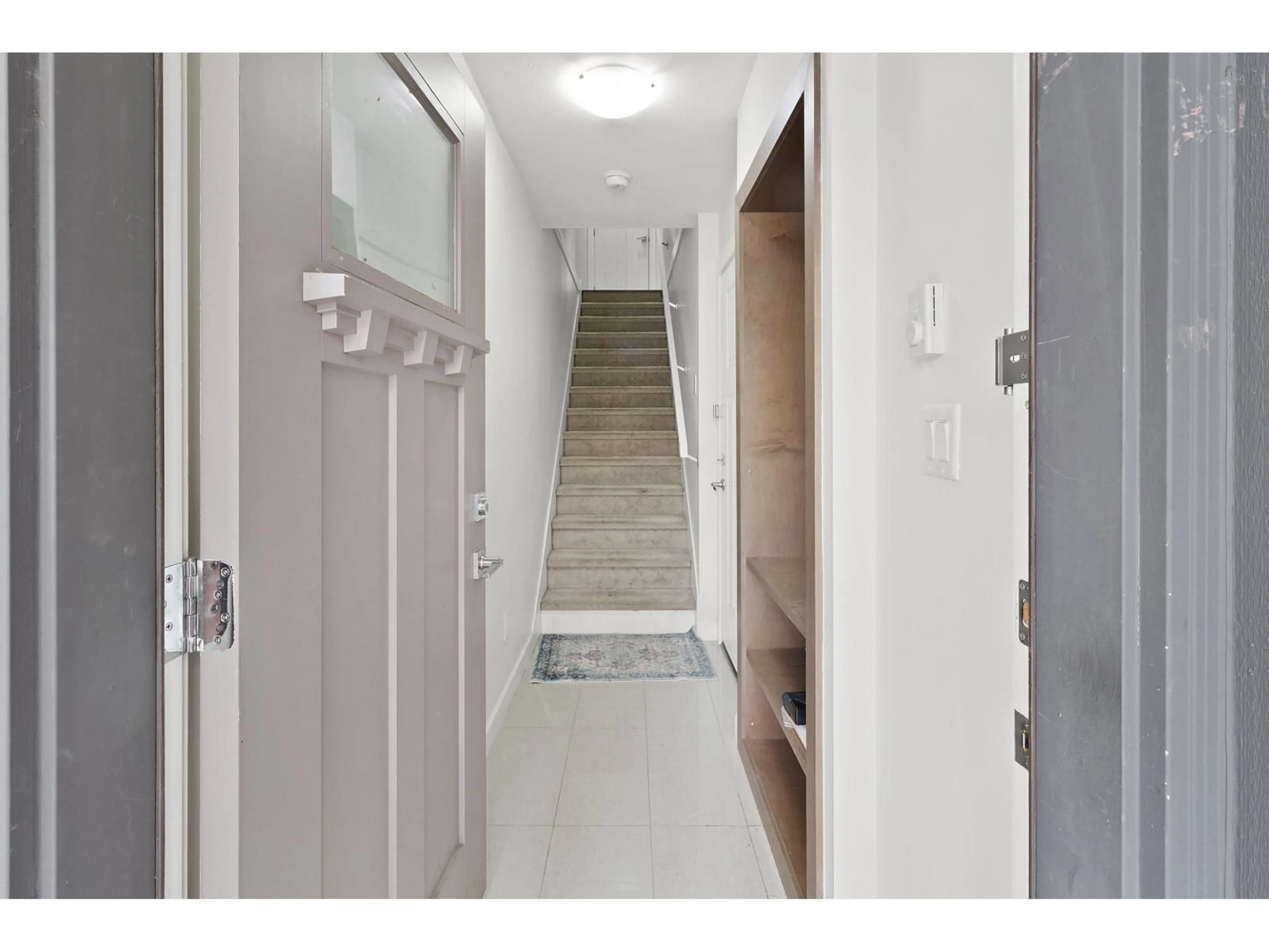 Indoor entryway for 31 - 16127 87 AVENUE, Surrey British Columbia V4N6R3