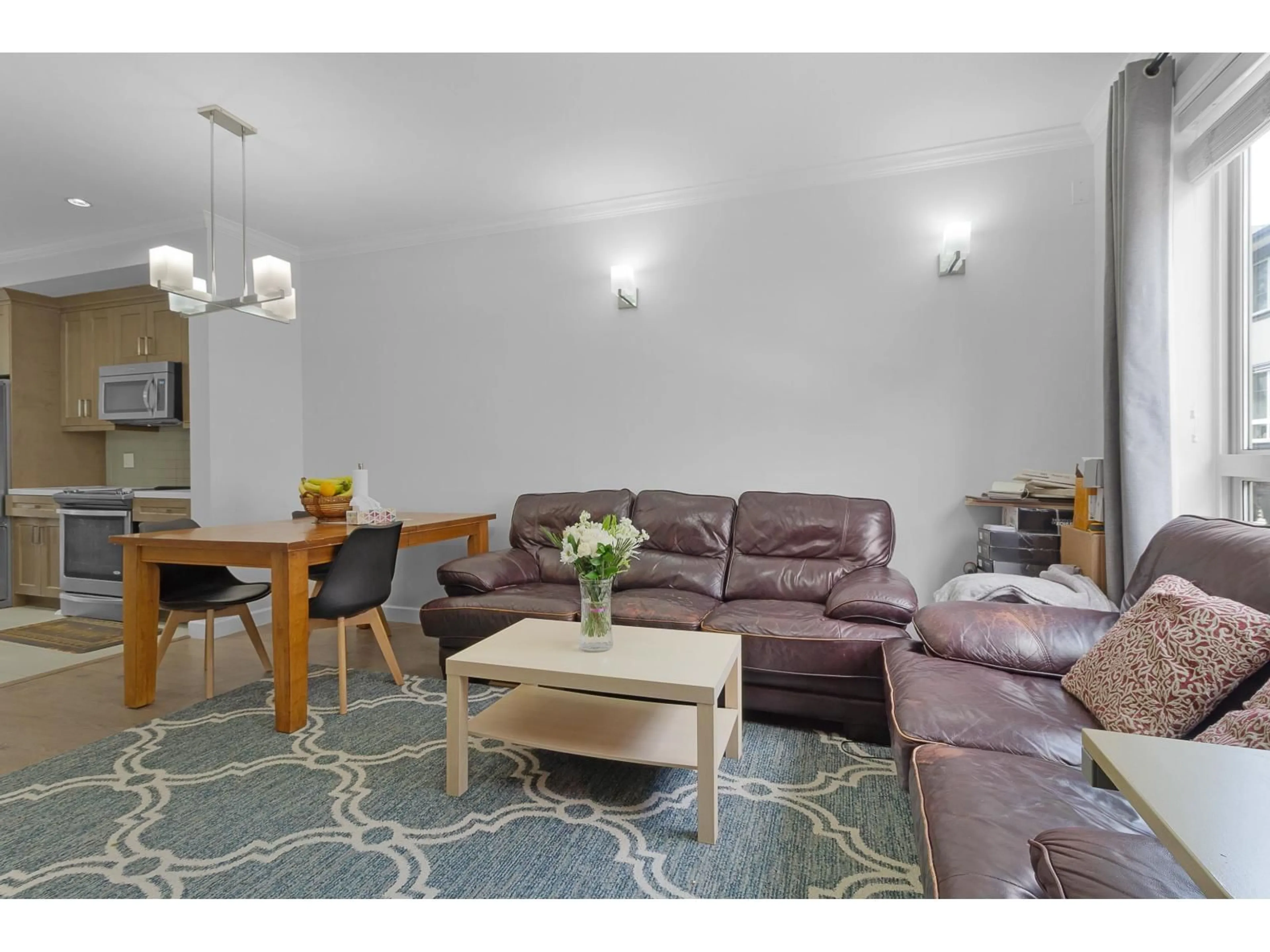 Living room with furniture, unknown for 31 - 16127 87 AVENUE, Surrey British Columbia V4N6R3
