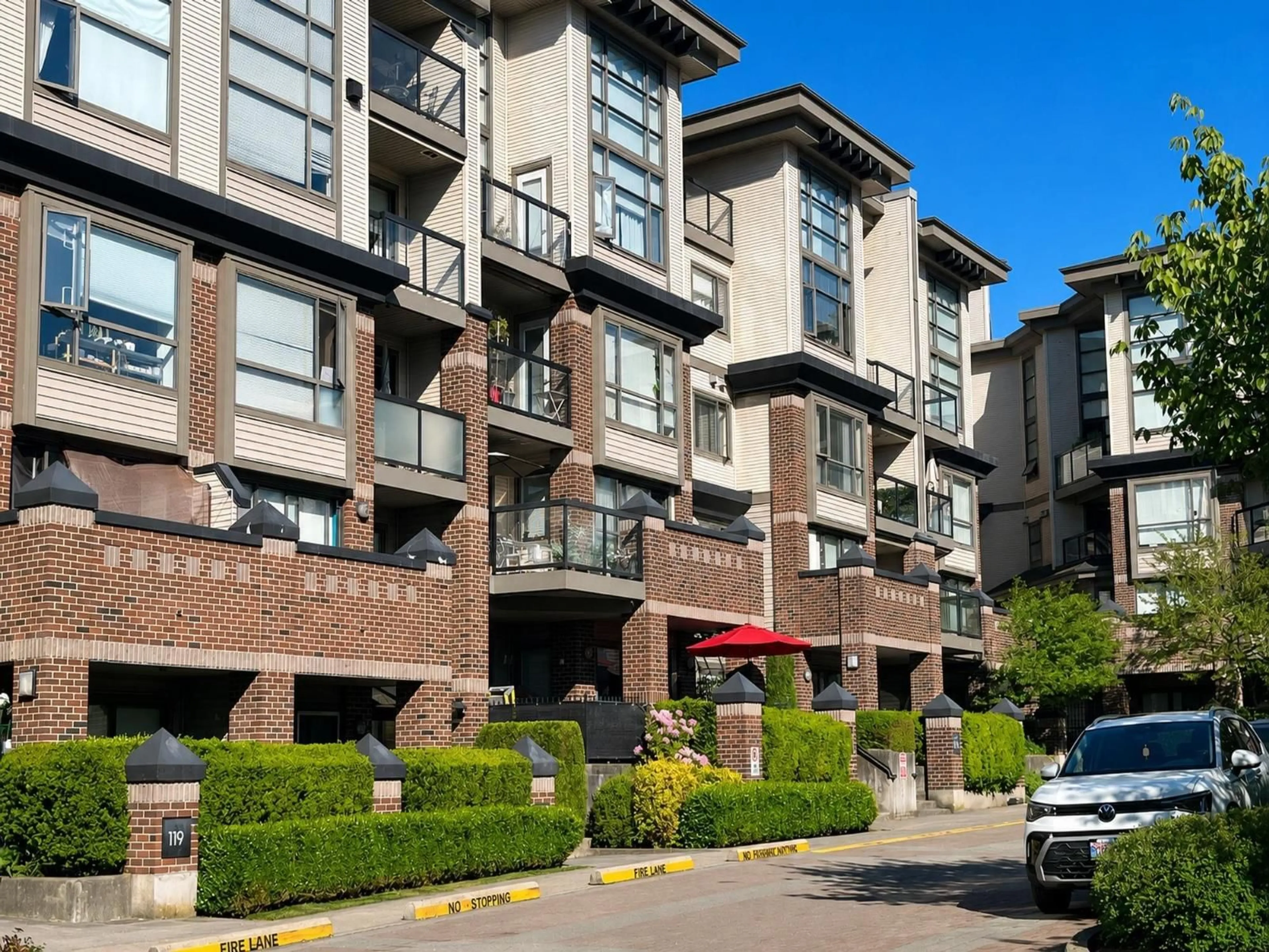 Patio, street for 434 - 10838 CITY PARKWAY, Surrey British Columbia V3T5X9