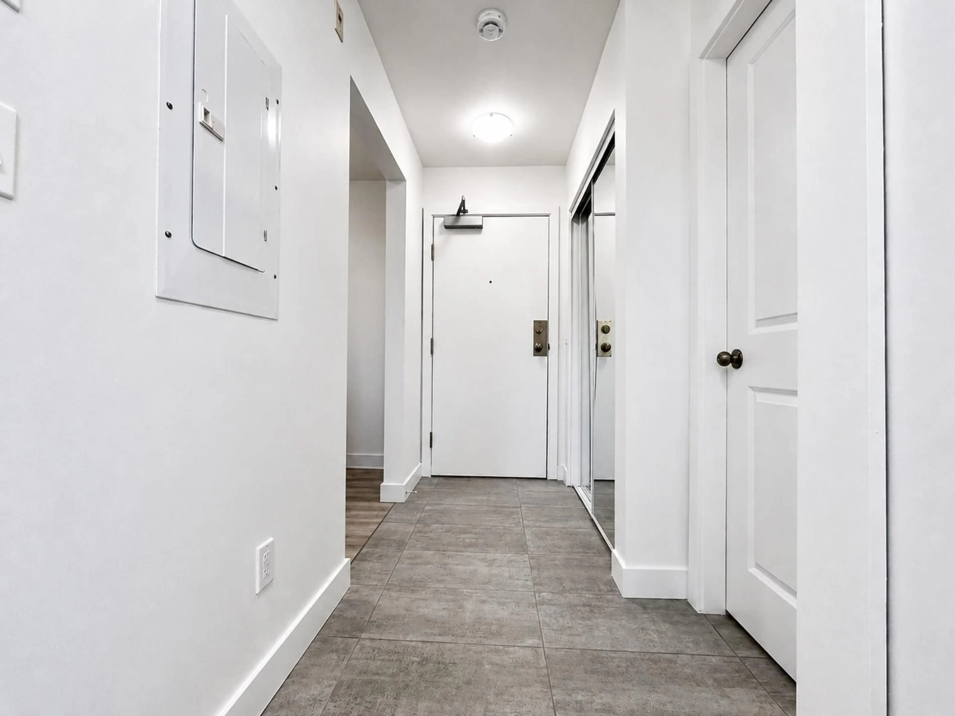 Unknown for 434 - 10838 CITY PARKWAY, Surrey British Columbia V3T5X9